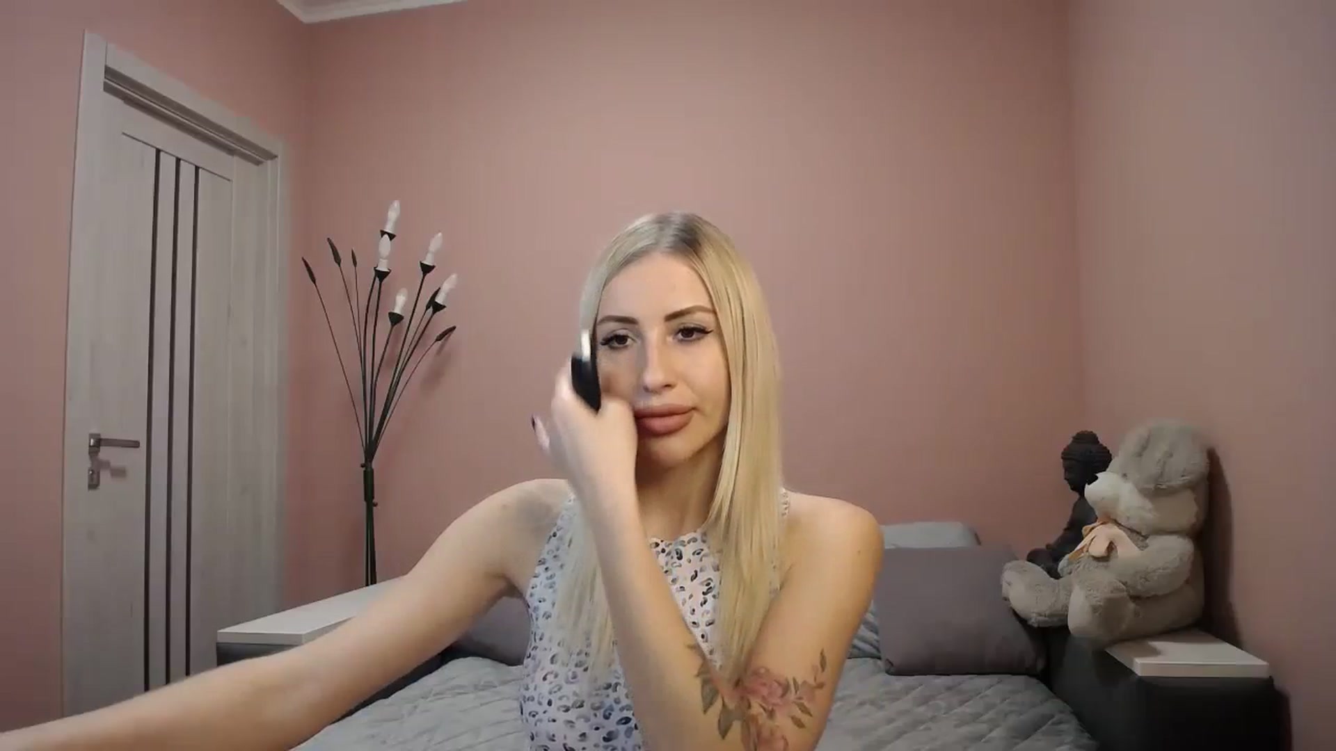 Gallery image thumbnail from KimKalash's myfreecams stream on, 12/10/2023, 09:37 image 2 of 20