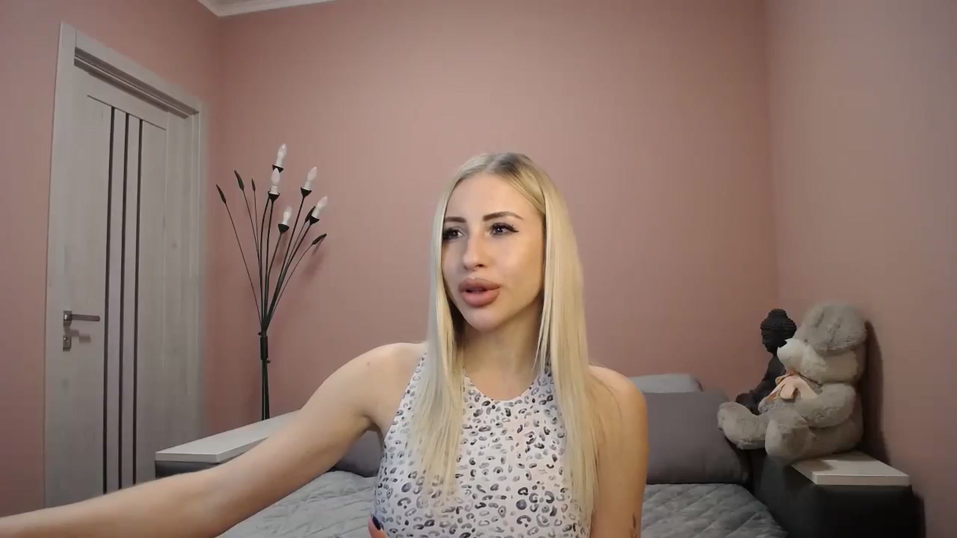 Gallery image thumbnail from KimKalash's myfreecams stream on, 12/10/2023, 09:37 image 15 of 20