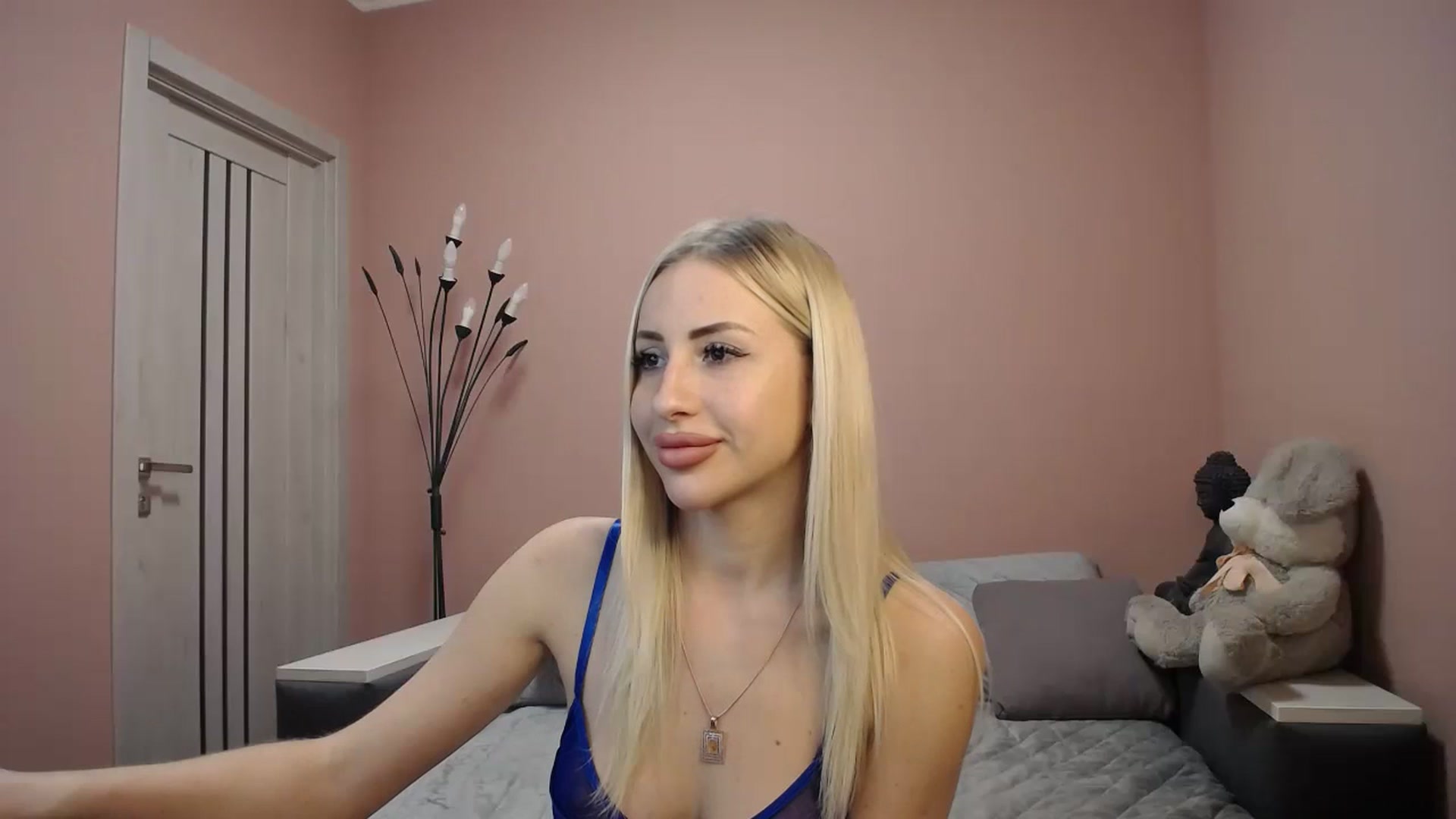 Gallery image thumbnail from KimKalash's myfreecams stream on, 12/10/2023, 12:49 image 17 of 20