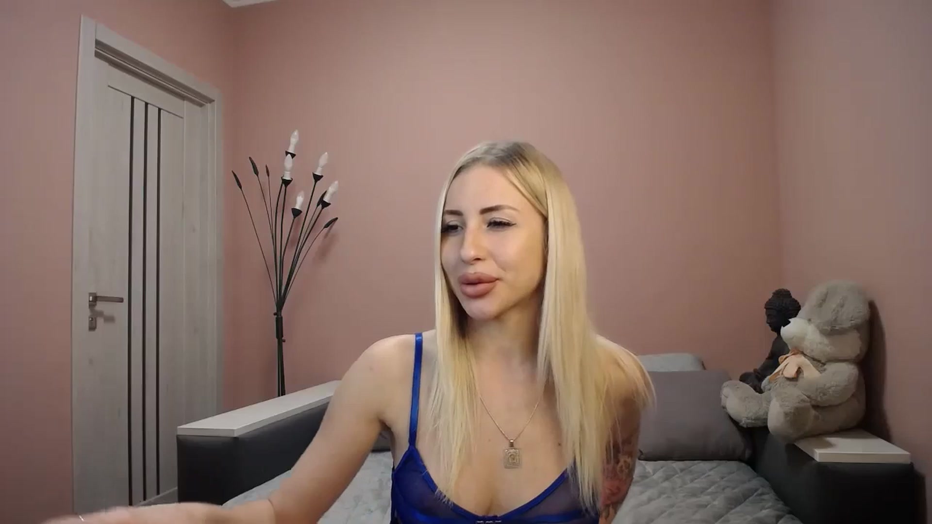 Gallery image thumbnail from KimKalash's myfreecams stream on, 12/10/2023, 12:49 image 18 of 20