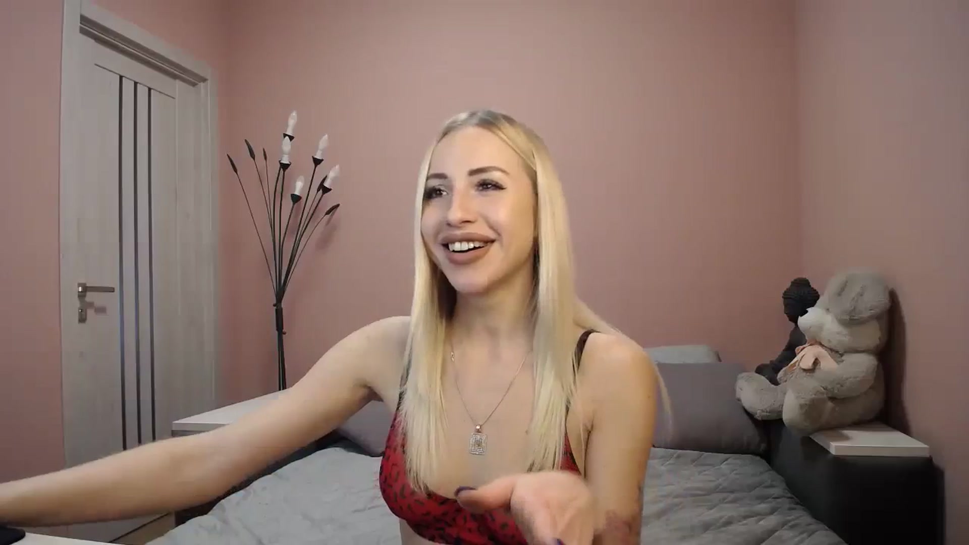 Gallery image thumbnail from KimKalash's myfreecams stream on, 12/11/2023, 10:09 image 5 of 20