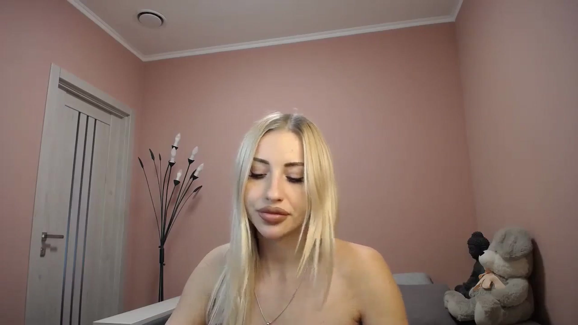 Gallery image thumbnail from KimKalash's myfreecams stream on, 12/11/2023, 10:41 image 16 of 20