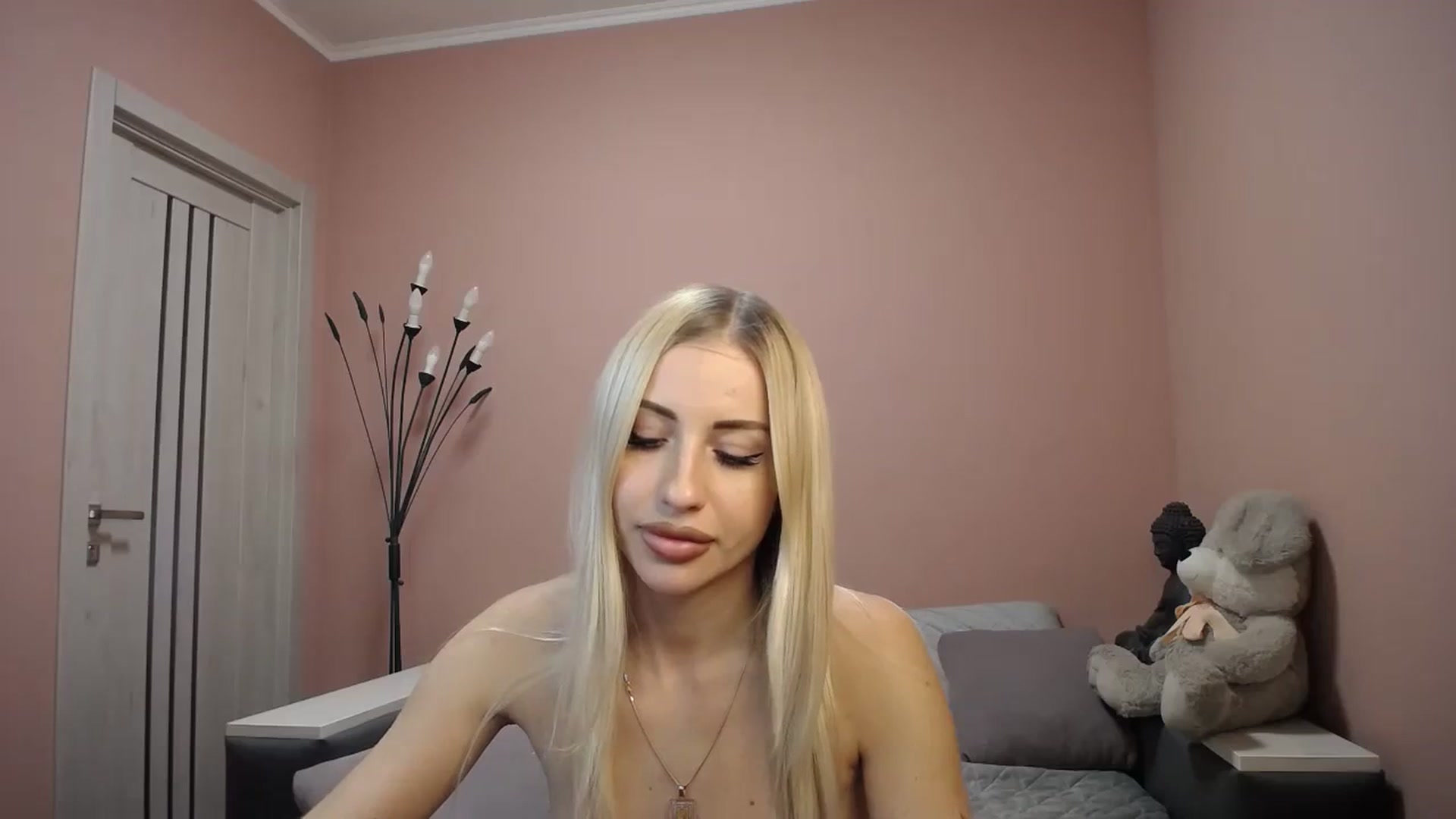 Gallery image thumbnail from KimKalash's myfreecams stream on, 12/11/2023, 12:37 image 15 of 20