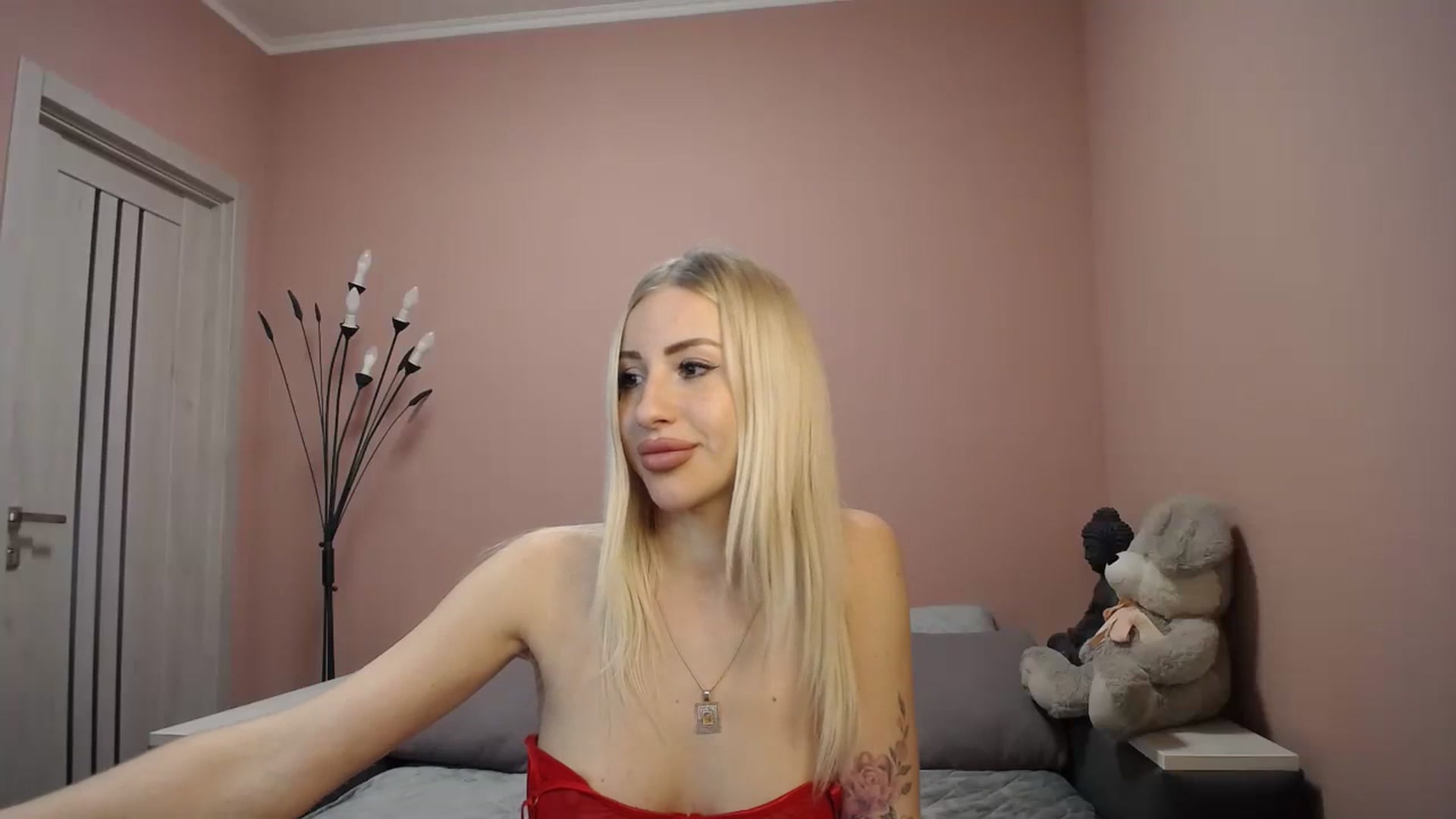 Gallery image thumbnail from KimKalash's myfreecams stream on, 12/12/2023, 09:57 image 12 of 20