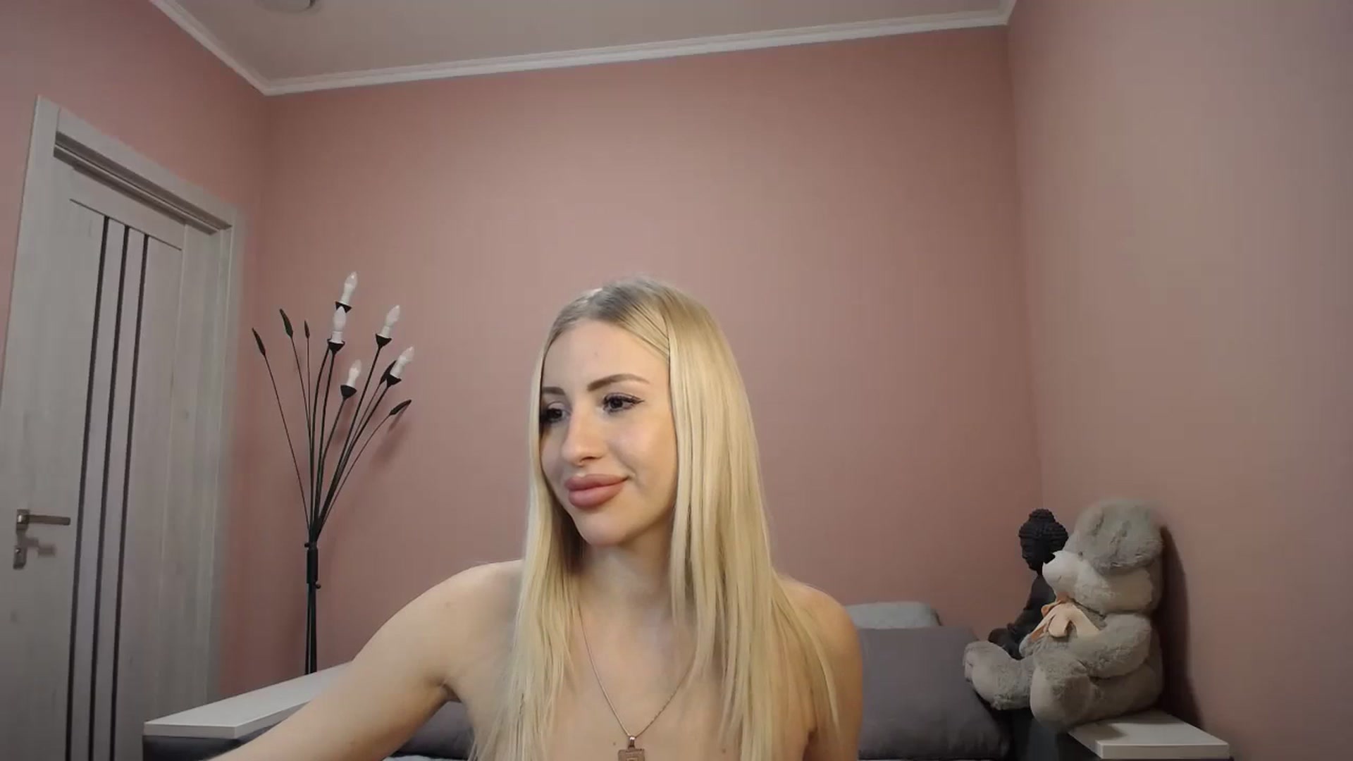 Gallery image thumbnail from KimKalash's myfreecams stream on, 12/12/2023, 09:57 image 16 of 20