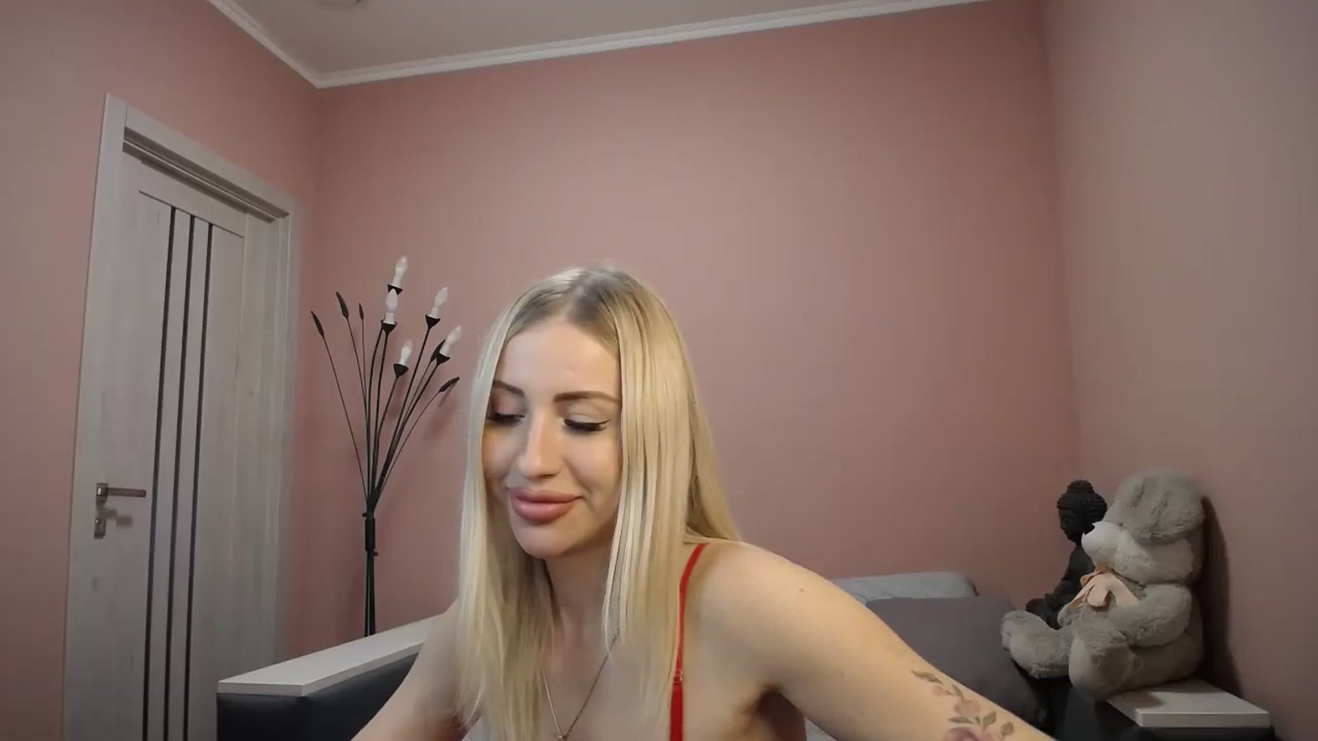 Gallery image thumbnail from KimKalash's myfreecams stream on, 12/12/2023, 09:57 image 19 of 20
