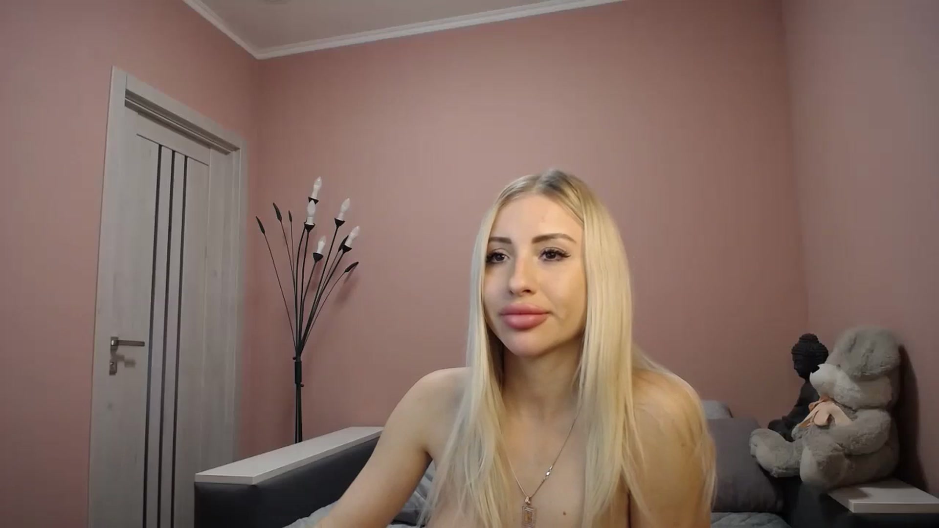 Gallery image thumbnail from KimKalash's myfreecams stream on, 12/12/2023, 10:47 image 19 of 20