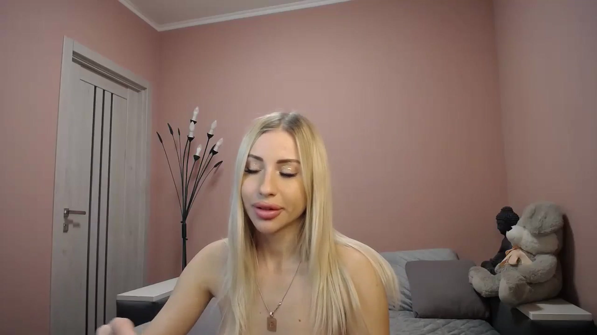Gallery image thumbnail from KimKalash's myfreecams stream on, 12/12/2023, 12:18 image 15 of 20