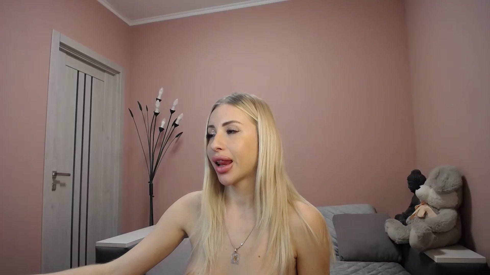 Gallery image thumbnail from KimKalash's myfreecams stream on, 12/12/2023, 12:18 image 16 of 20
