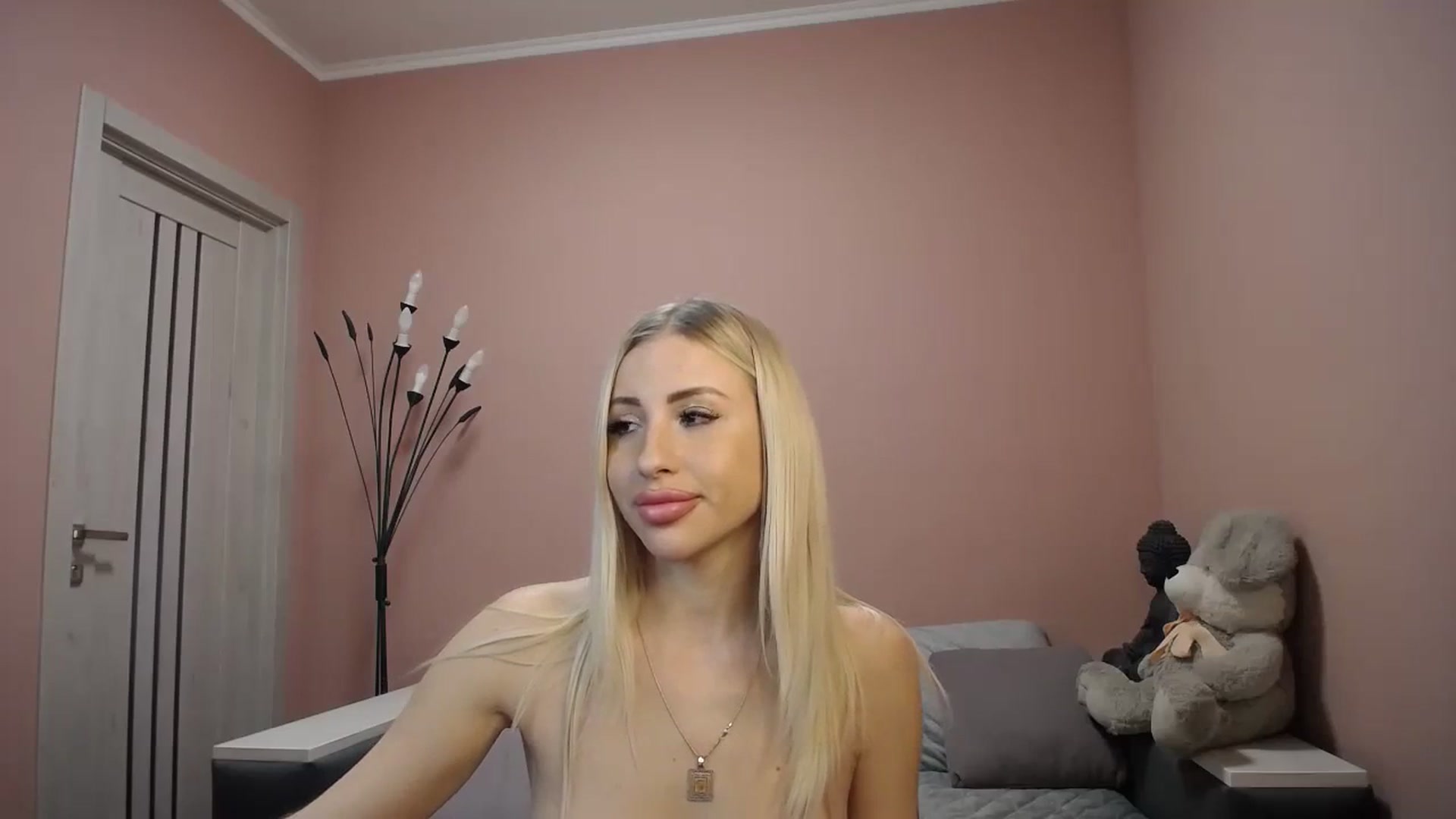 Gallery image thumbnail from KimKalash's myfreecams stream on, 12/12/2023, 12:18 image 2 of 20