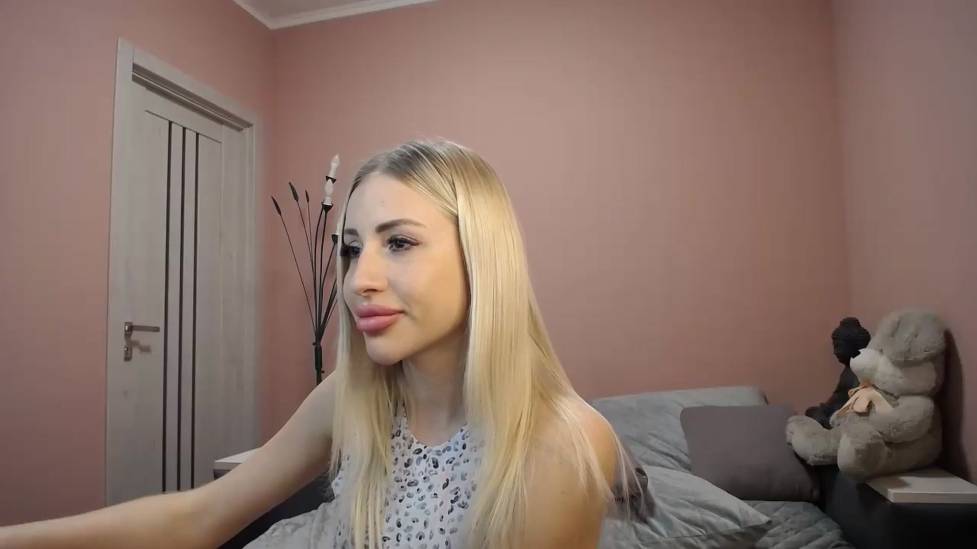 Gallery image thumbnail from KimKalash's myfreecams stream on, 12/12/2023, 13:45 image 8 of 20