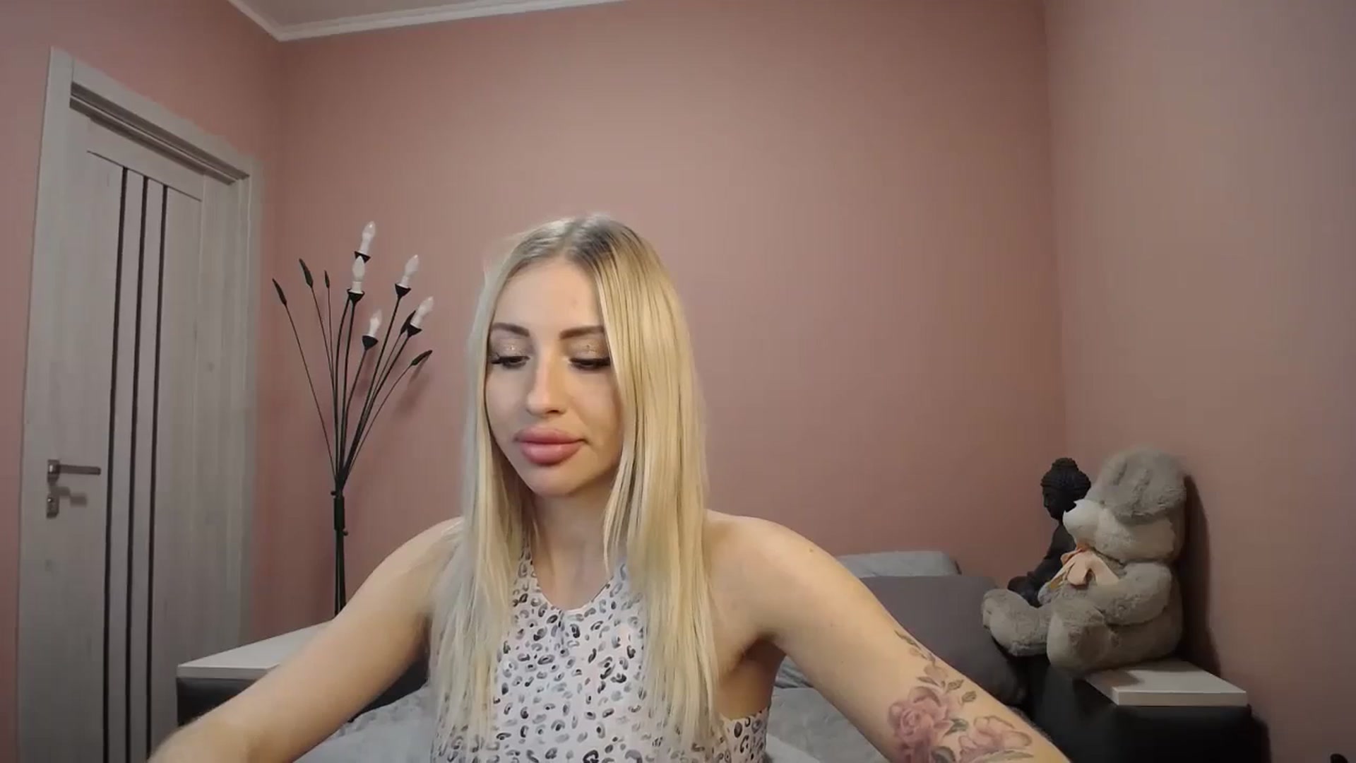 Gallery image thumbnail from KimKalash's myfreecams stream on, 12/12/2023, 13:45 image 13 of 20