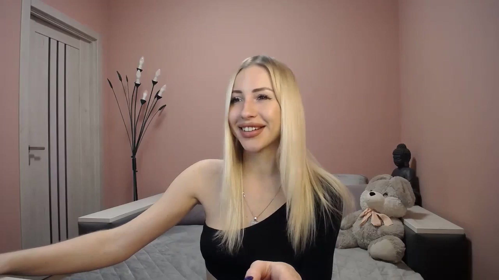 Gallery image thumbnail from KimKalash's myfreecams stream on, 12/15/2023, 09:24 image 9 of 20