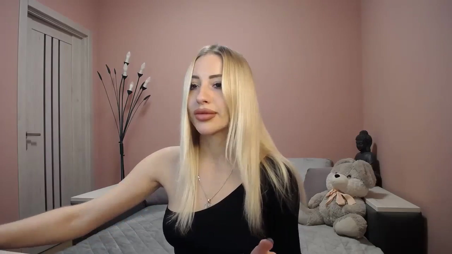 Gallery image thumbnail from KimKalash's myfreecams stream on, 12/15/2023, 09:24 image 3 of 20