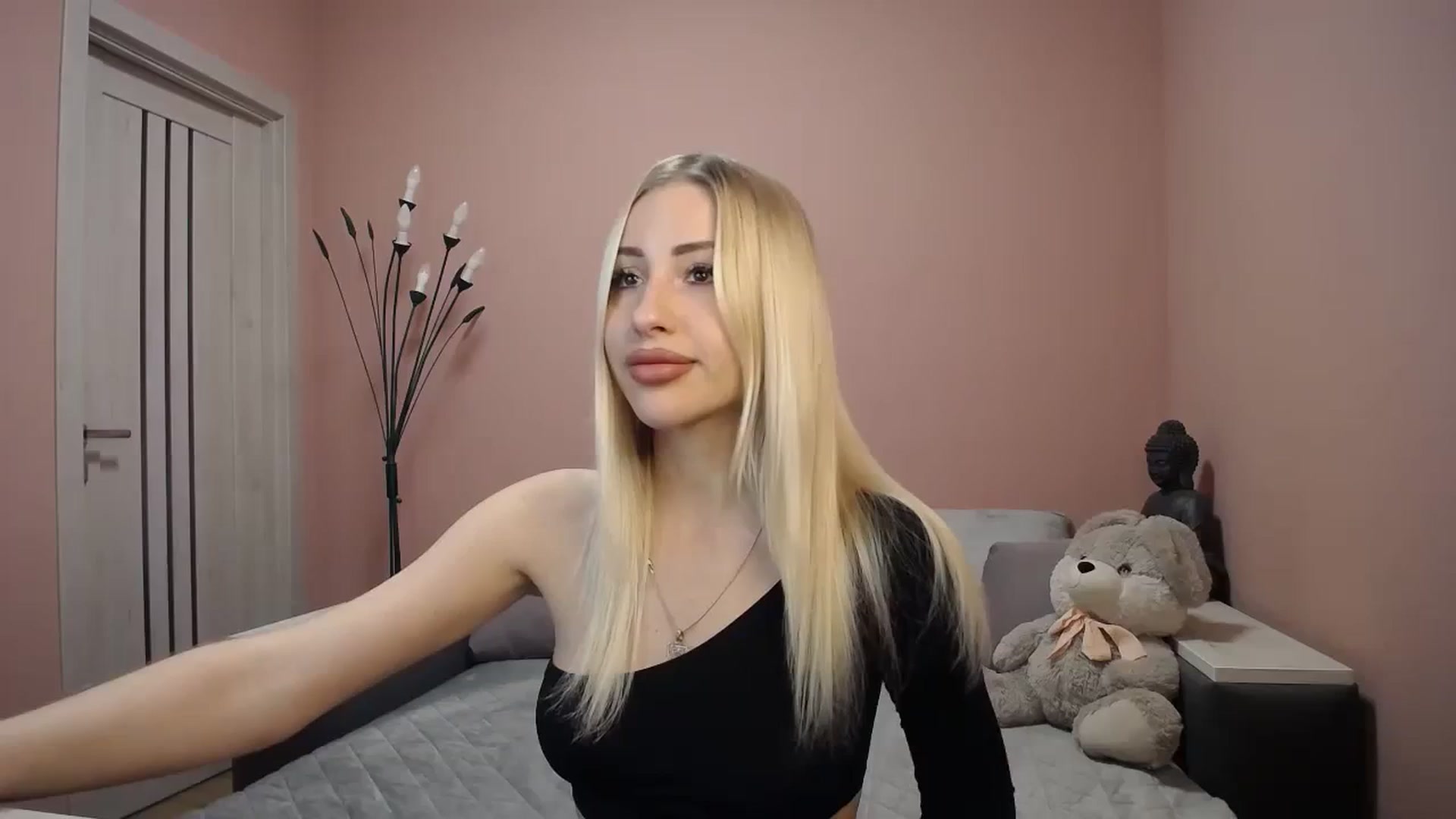 Gallery image thumbnail from KimKalash's myfreecams stream on, 12/15/2023, 09:24 image 1 of 20