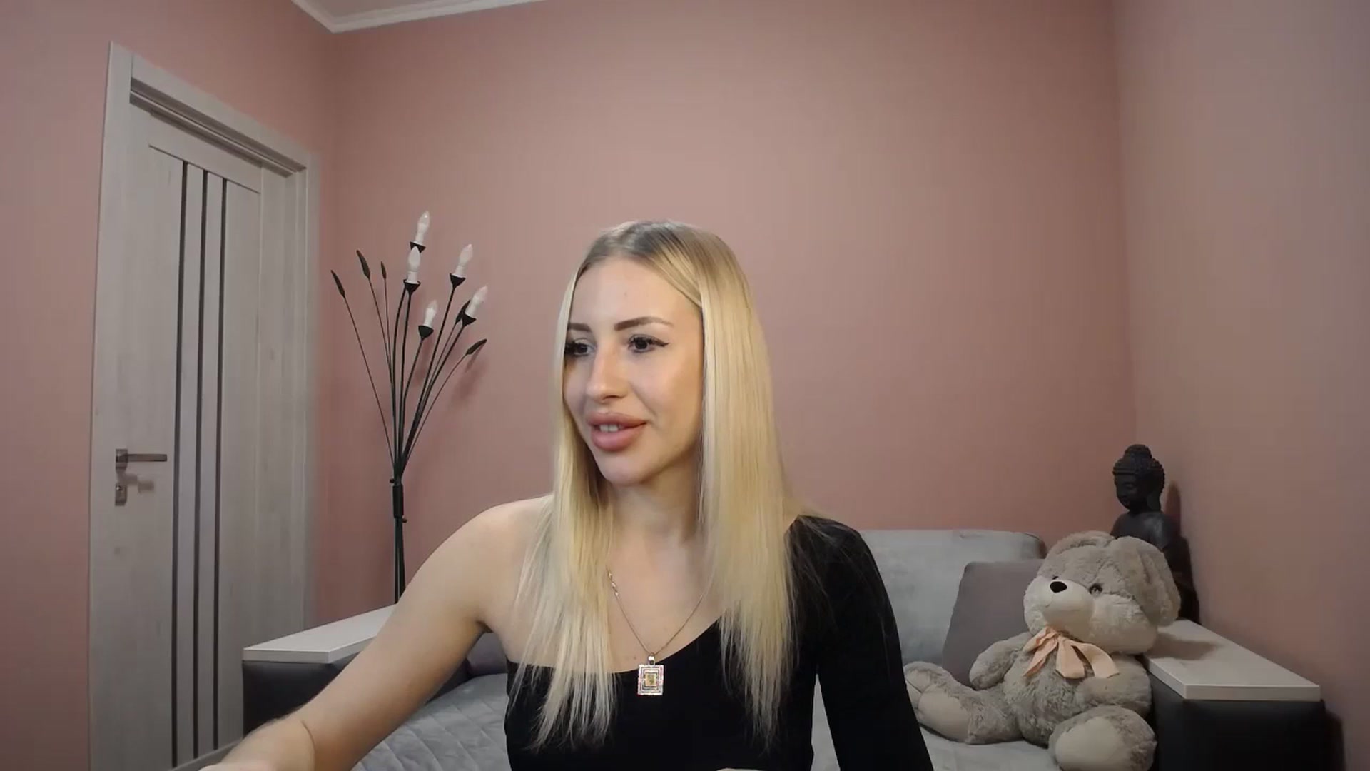 Gallery image thumbnail from KimKalash's myfreecams stream on, 12/15/2023, 10:03 image 18 of 20