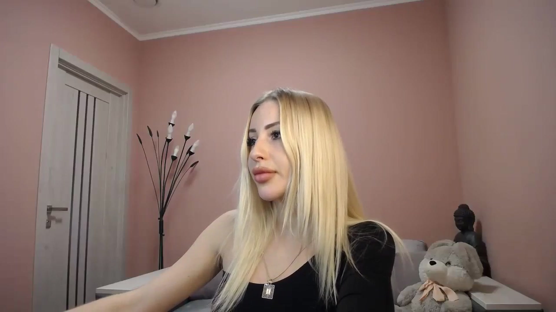 Gallery image thumbnail from KimKalash's myfreecams stream on, 12/15/2023, 10:03 image 7 of 20