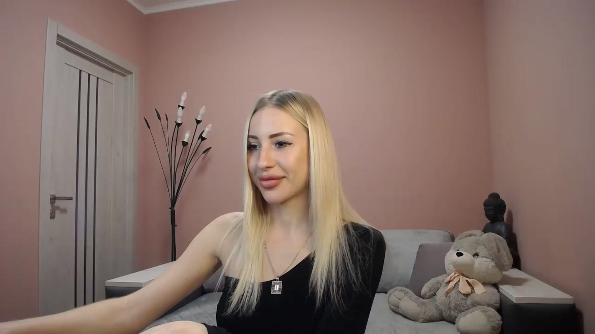 Gallery image thumbnail from KimKalash's myfreecams stream on, 12/15/2023, 10:03 image 15 of 20