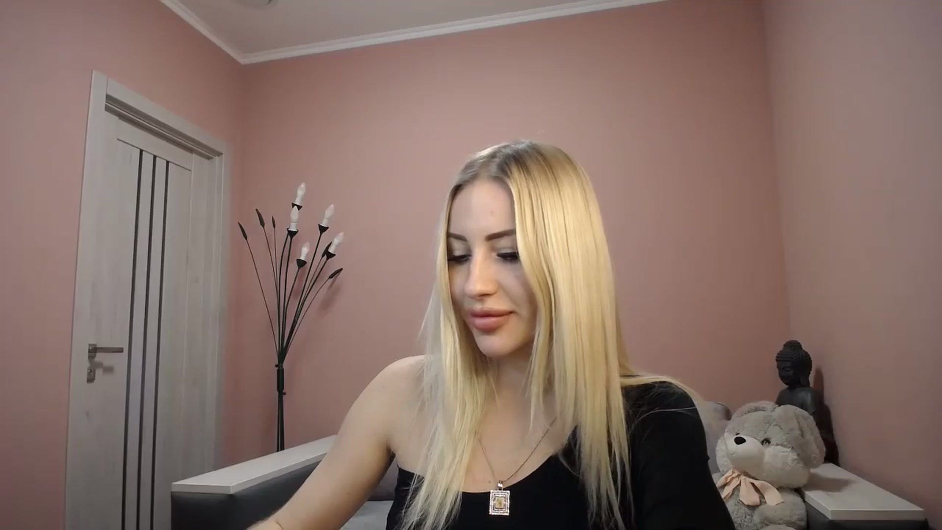 Gallery image thumbnail from KimKalash's myfreecams stream on, 12/15/2023, 10:03 image 8 of 20
