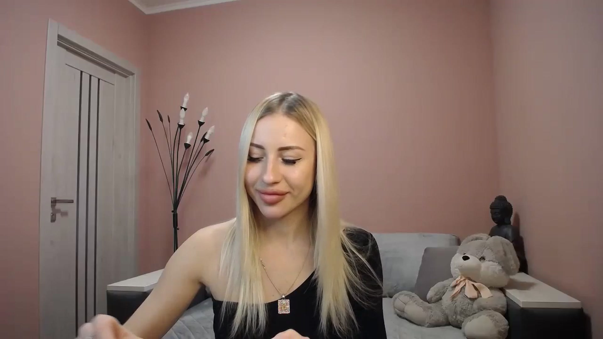Gallery image thumbnail from KimKalash's myfreecams stream on, 12/15/2023, 10:03 image 19 of 20
