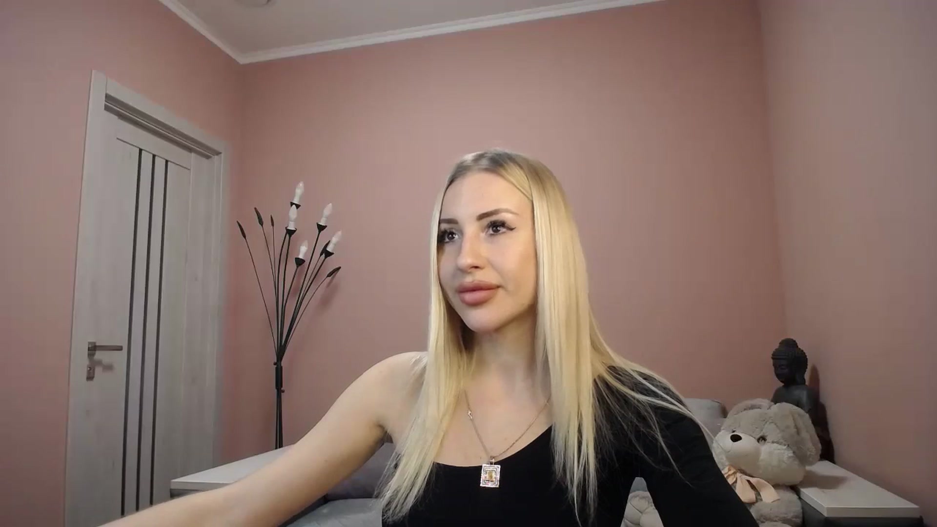 Gallery image thumbnail from KimKalash's myfreecams stream on, 12/15/2023, 10:03 image 11 of 20