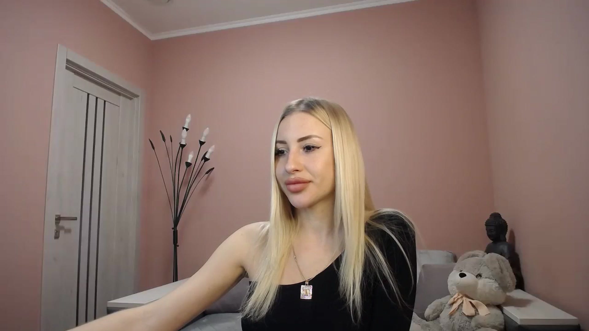 Gallery image thumbnail from KimKalash's myfreecams stream on, 12/15/2023, 10:03 image 12 of 20