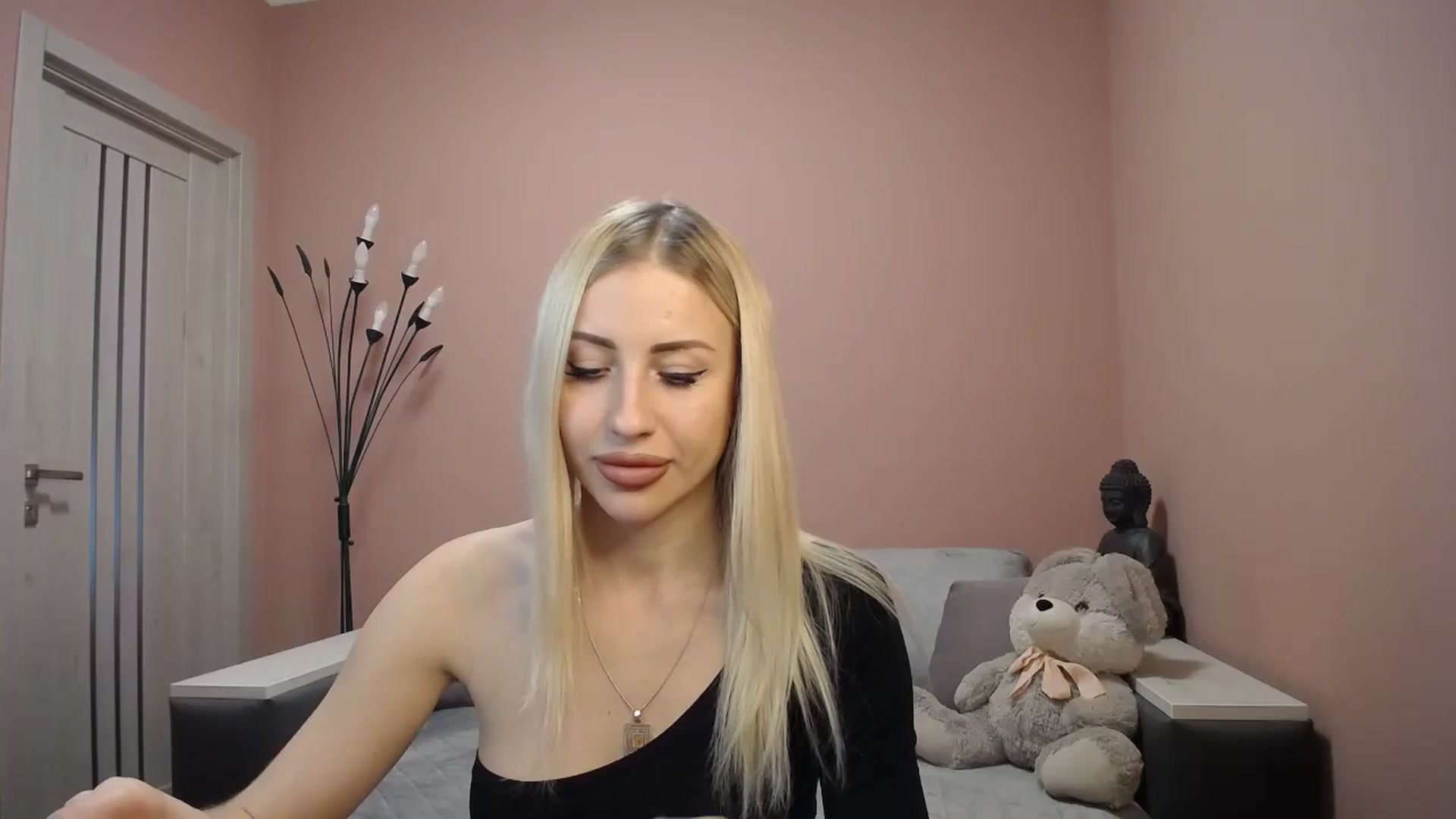 Gallery image thumbnail from KimKalash's myfreecams stream on, 12/15/2023, 11:20 image 3 of 20