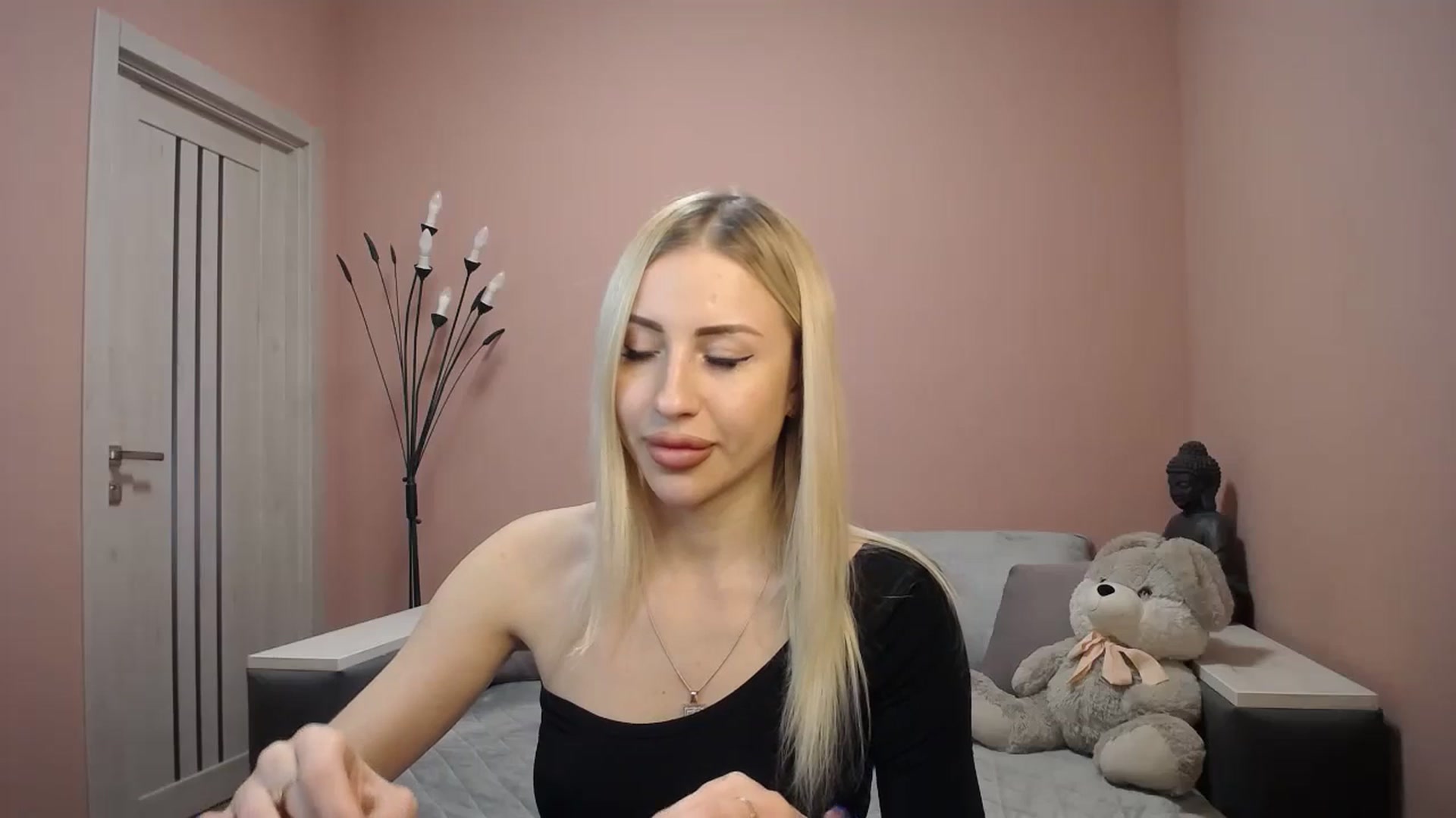 Gallery image thumbnail from KimKalash's myfreecams stream on, 12/15/2023, 11:20 image 20 of 20