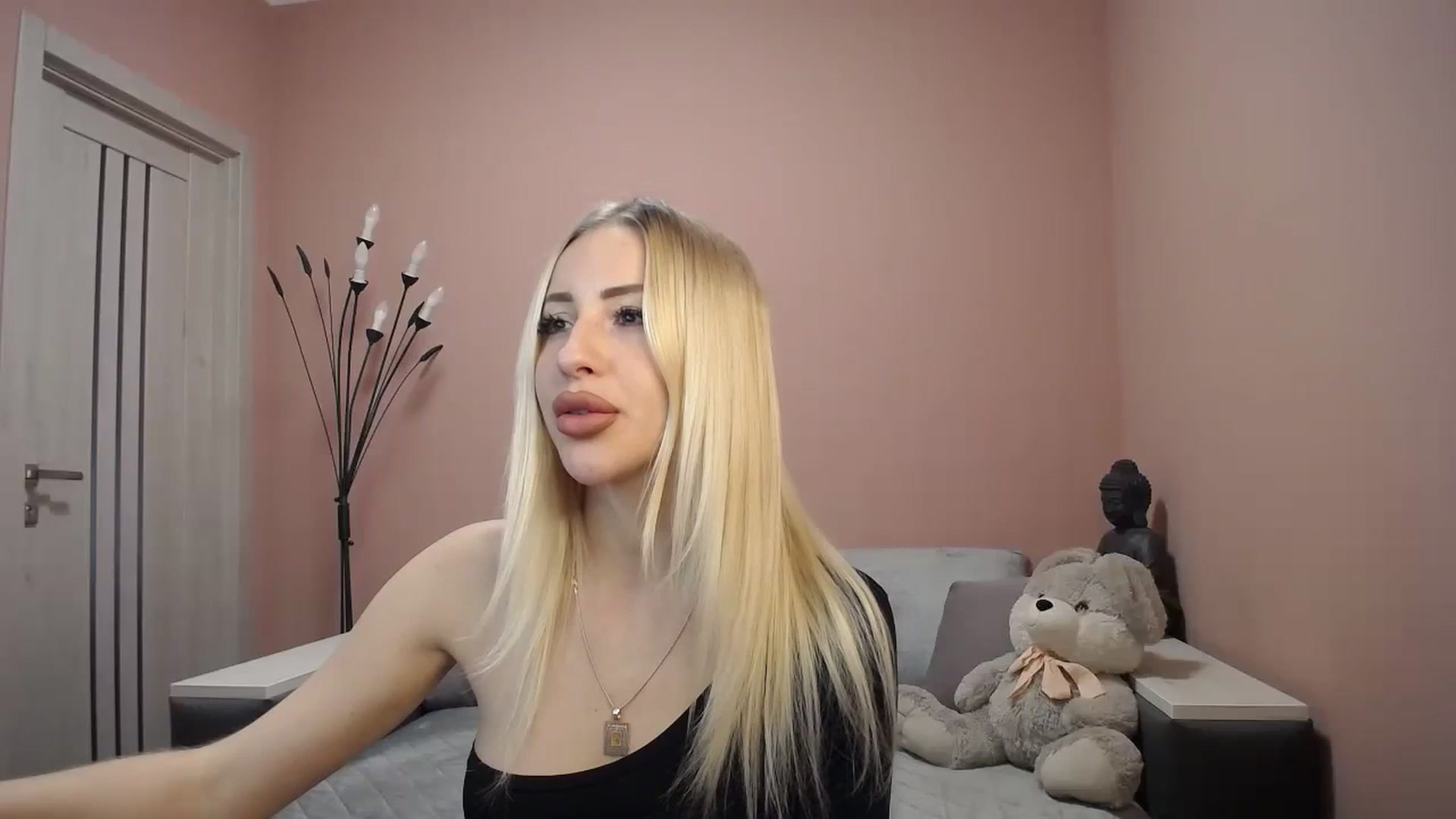 Gallery image thumbnail from KimKalash's myfreecams stream on, 12/15/2023, 11:20 image 1 of 20