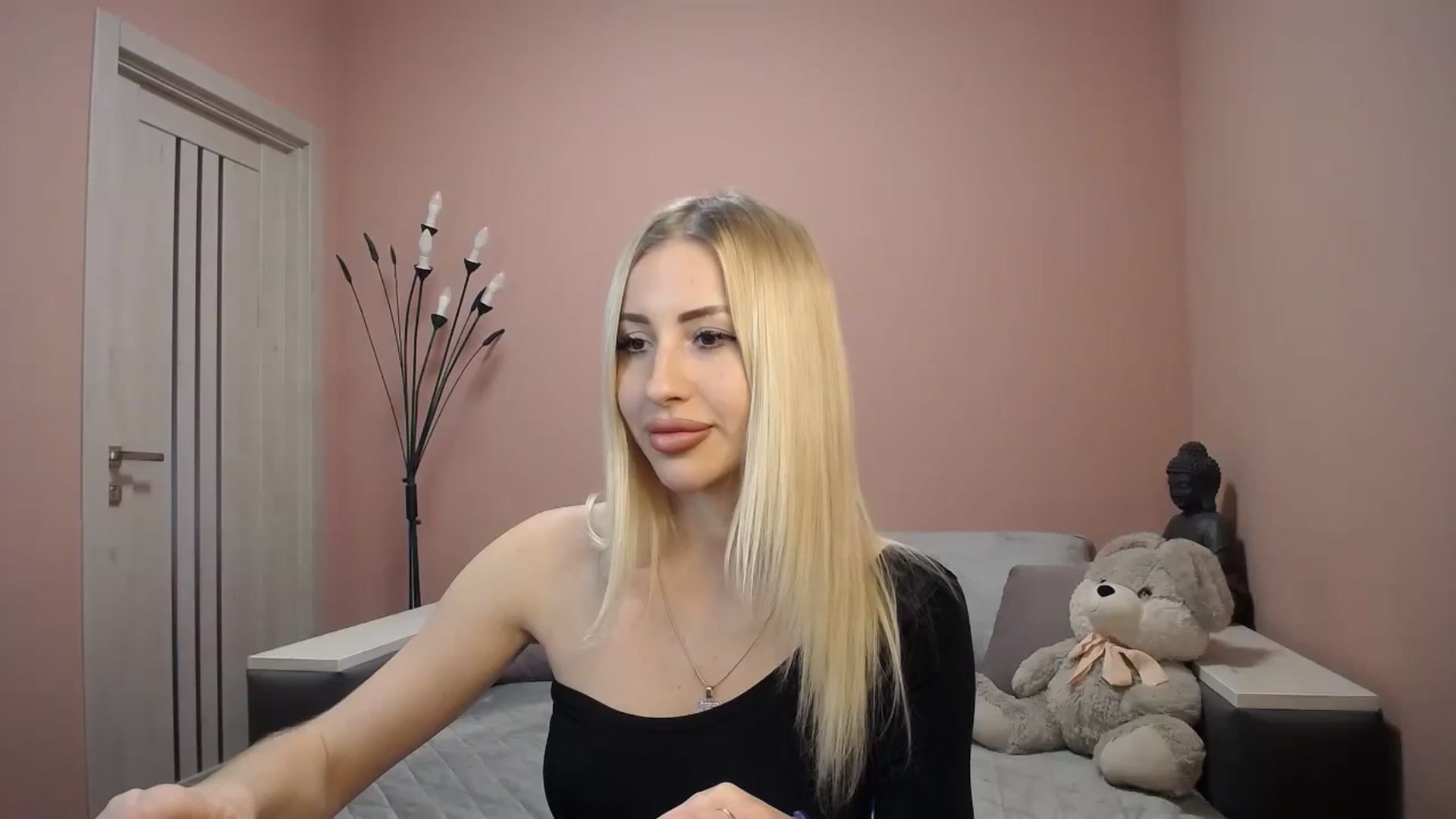 Gallery image thumbnail from KimKalash's myfreecams stream on, 12/15/2023, 11:20 image 19 of 20