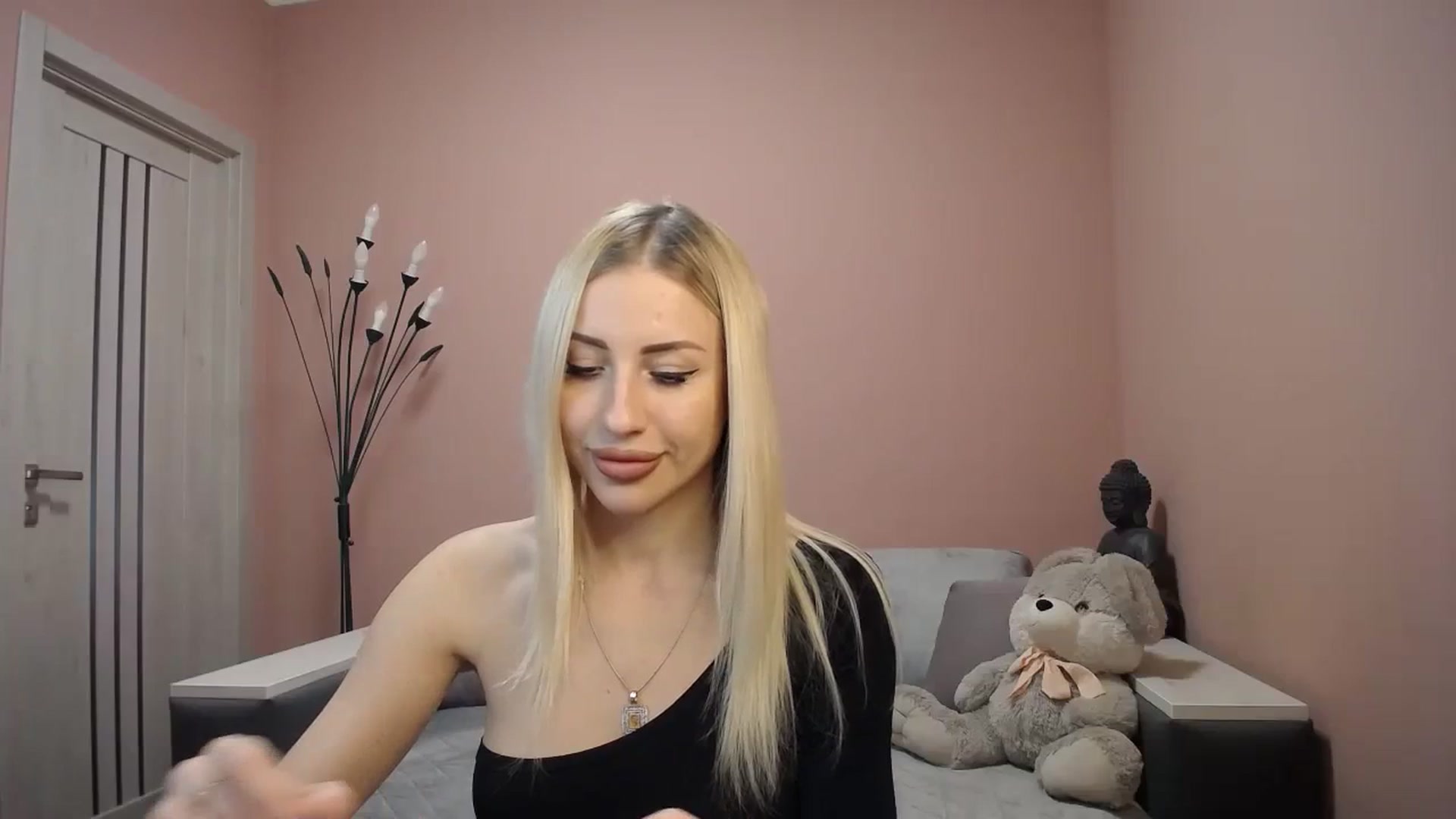 Gallery image thumbnail from KimKalash's myfreecams stream on, 12/15/2023, 11:20 image 2 of 20