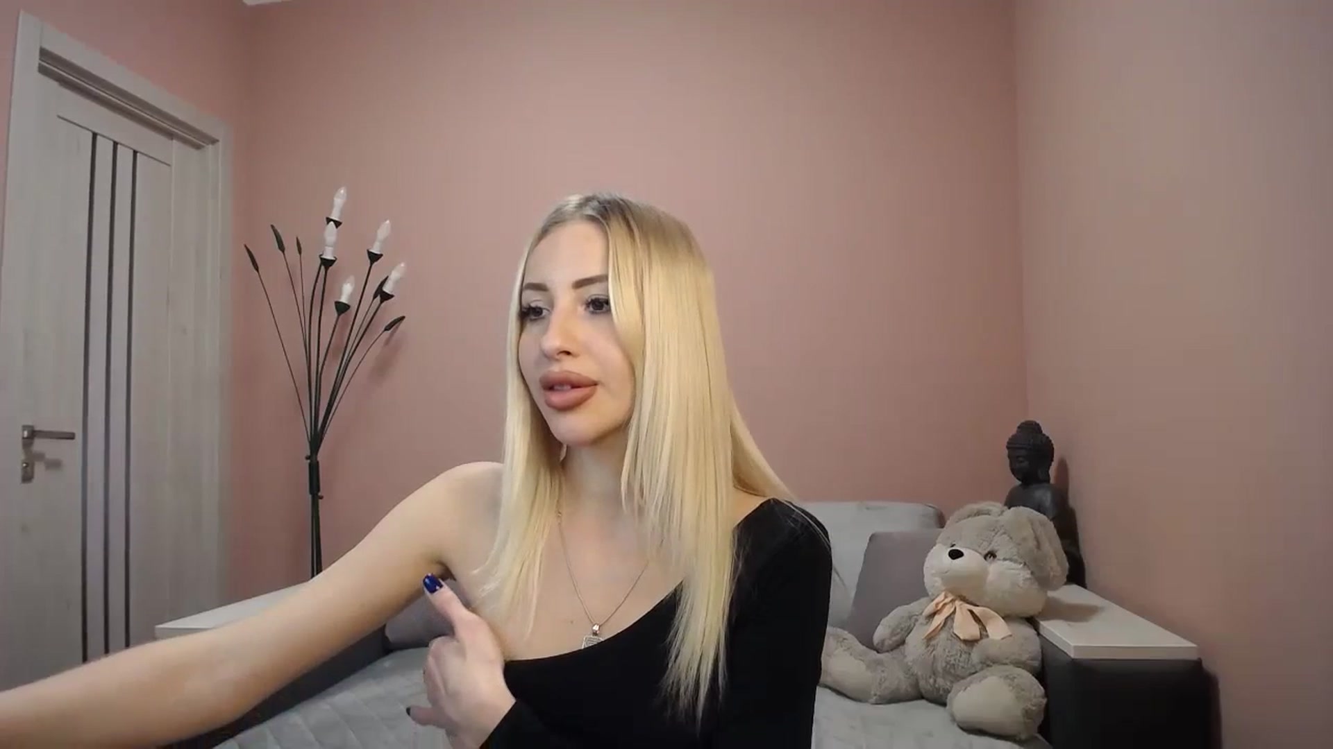 Gallery image thumbnail from KimKalash's myfreecams stream on, 12/15/2023, 11:20 image 9 of 20