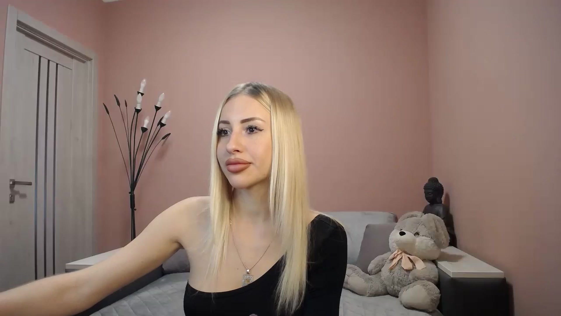 Gallery image thumbnail from KimKalash's myfreecams stream on, 12/15/2023, 11:20 image 6 of 20