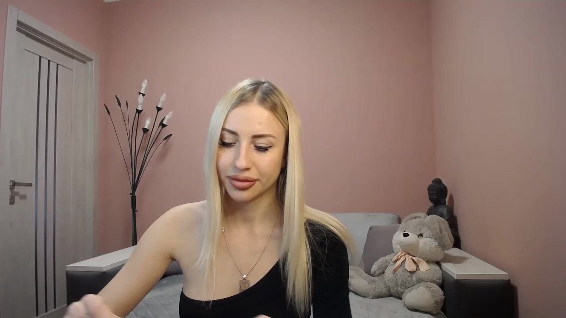 Gallery image thumbnail from KimKalash's myfreecams stream on, 12/15/2023, 11:20 image 7 of 20