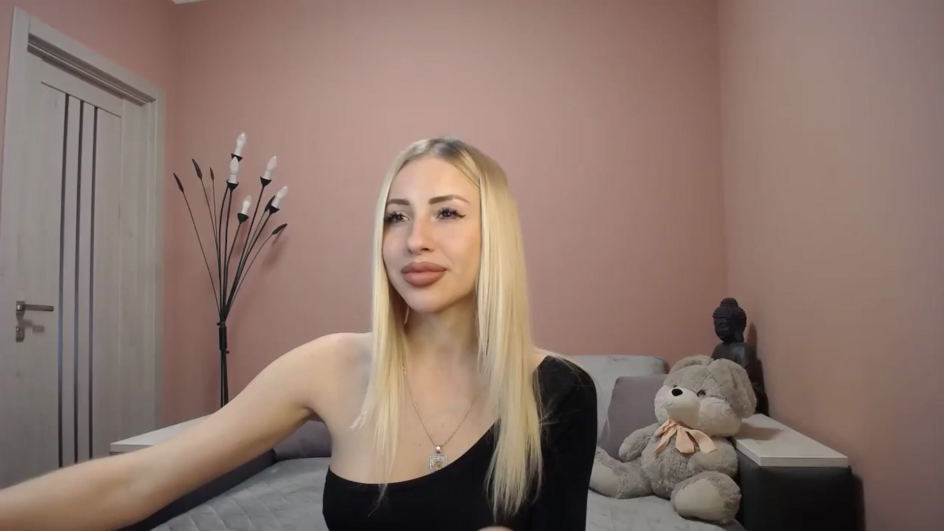 Gallery image thumbnail from KimKalash's myfreecams stream on, 12/15/2023, 11:20 image 5 of 20