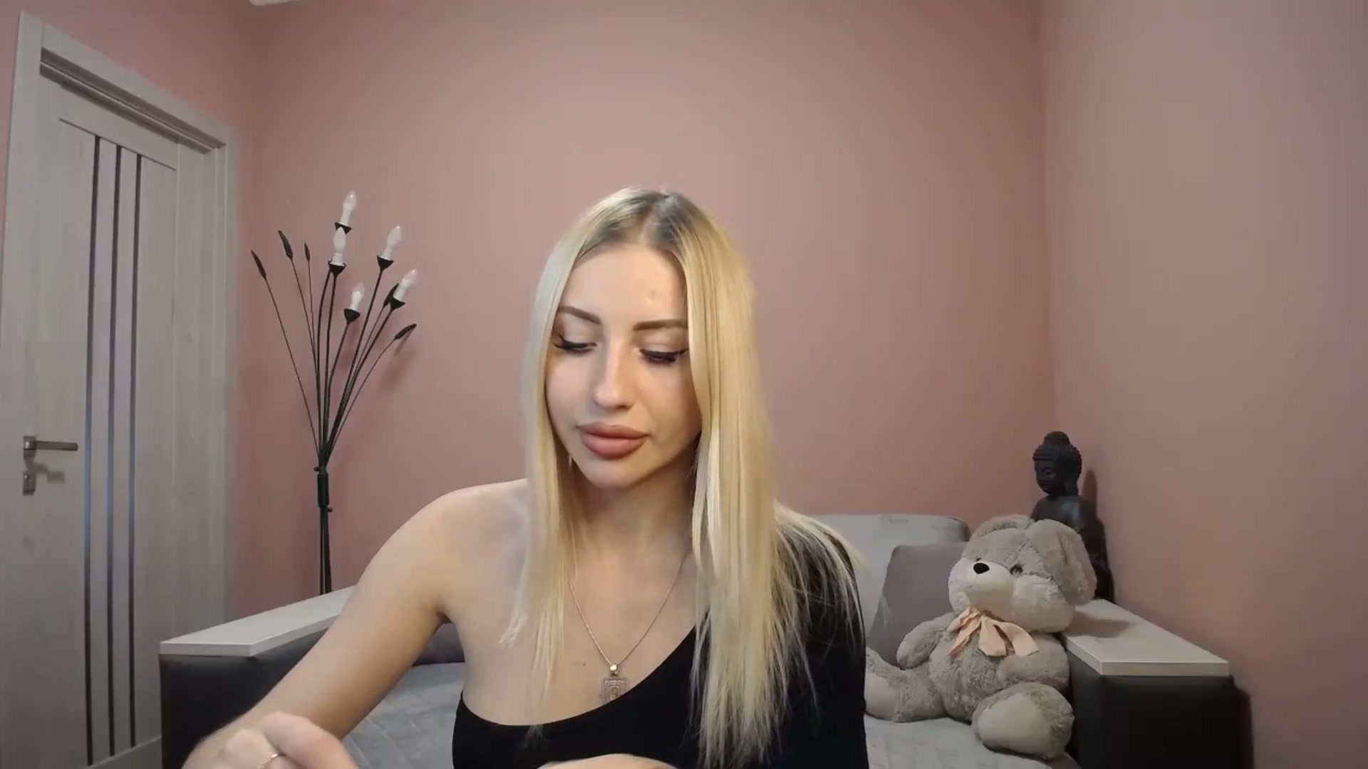 Gallery image thumbnail from KimKalash's myfreecams stream on, 12/15/2023, 11:20 image 4 of 20