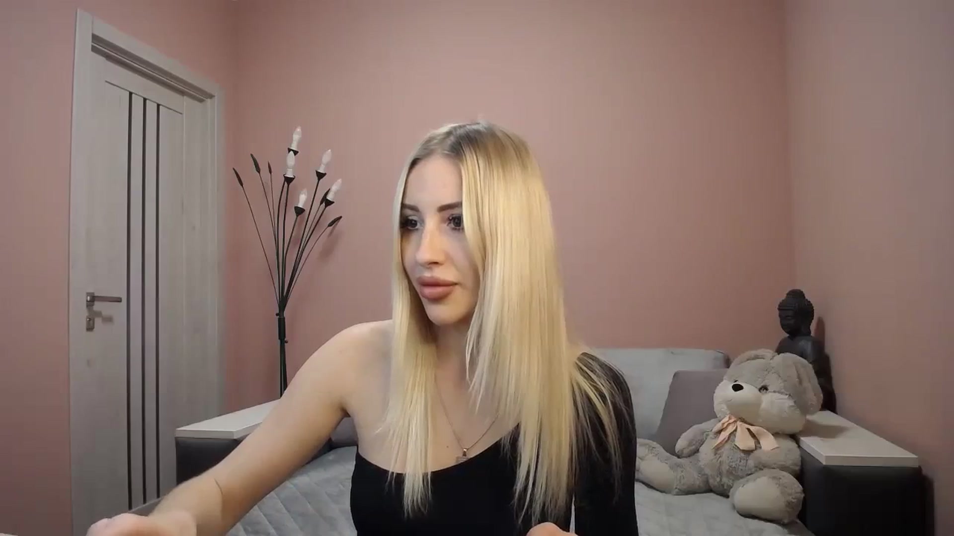 Gallery image thumbnail from KimKalash's myfreecams stream on, 12/15/2023, 12:16 image 6 of 20