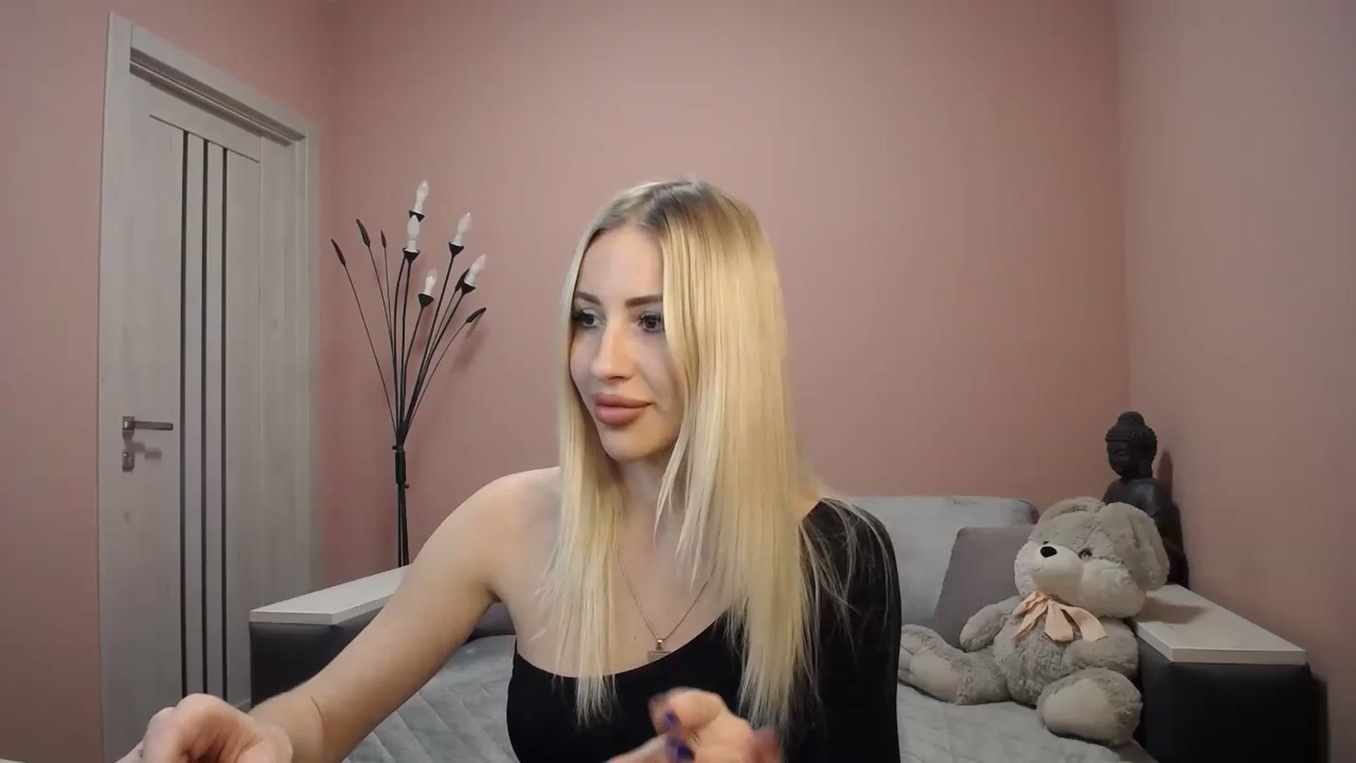 Gallery image thumbnail from KimKalash's myfreecams stream on, 12/15/2023, 12:16 image 7 of 20