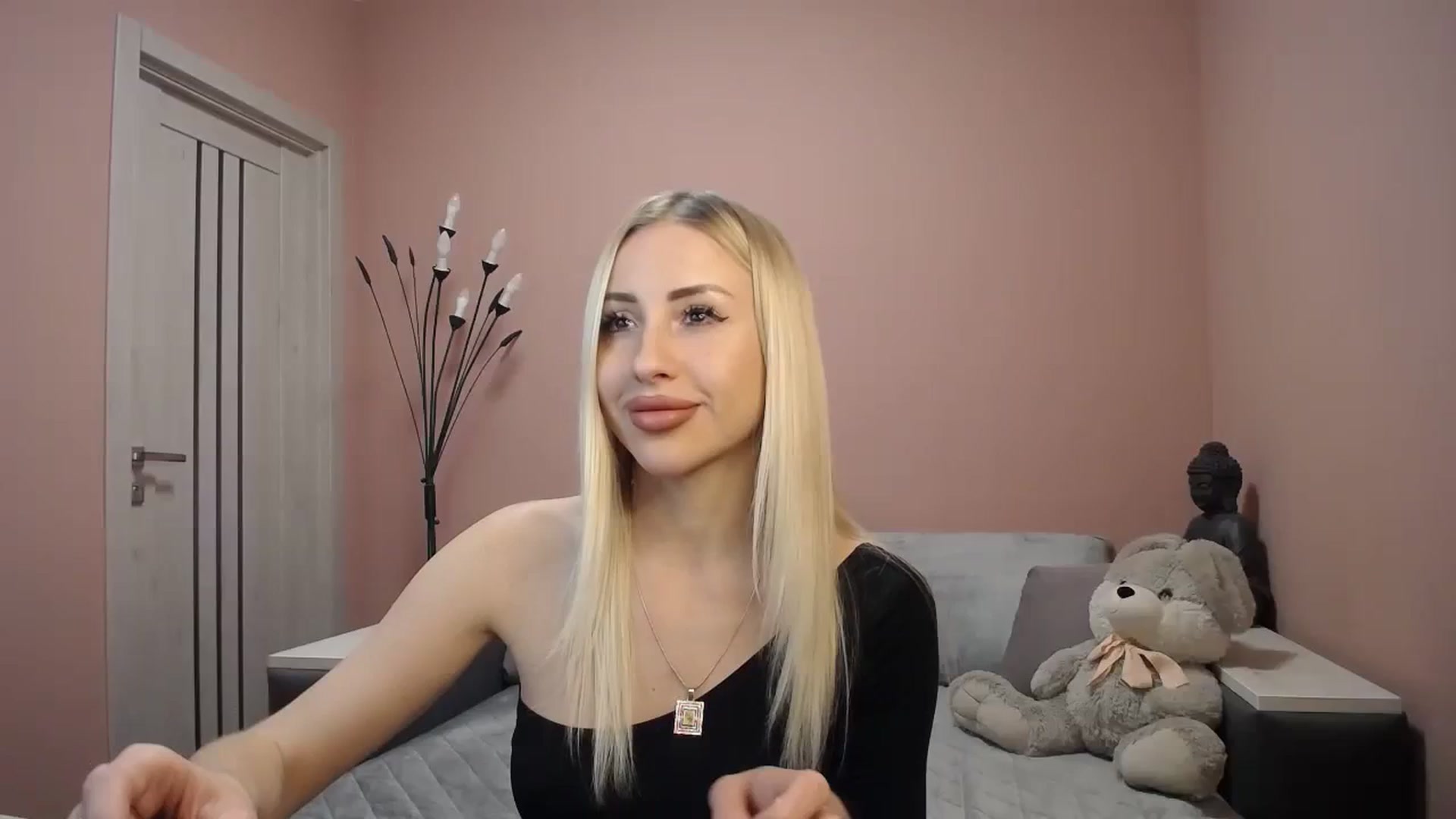 Gallery image thumbnail from KimKalash's myfreecams stream on, 12/15/2023, 12:16 image 1 of 20