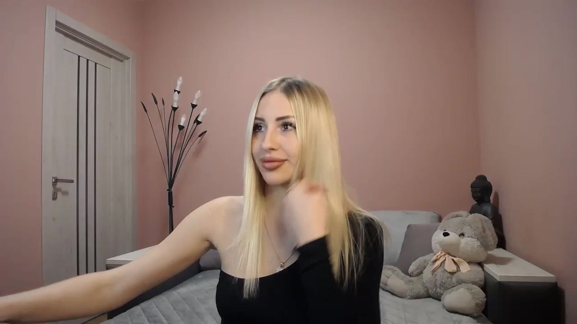 Gallery image thumbnail from KimKalash's myfreecams stream on, 12/15/2023, 12:16 image 3 of 20