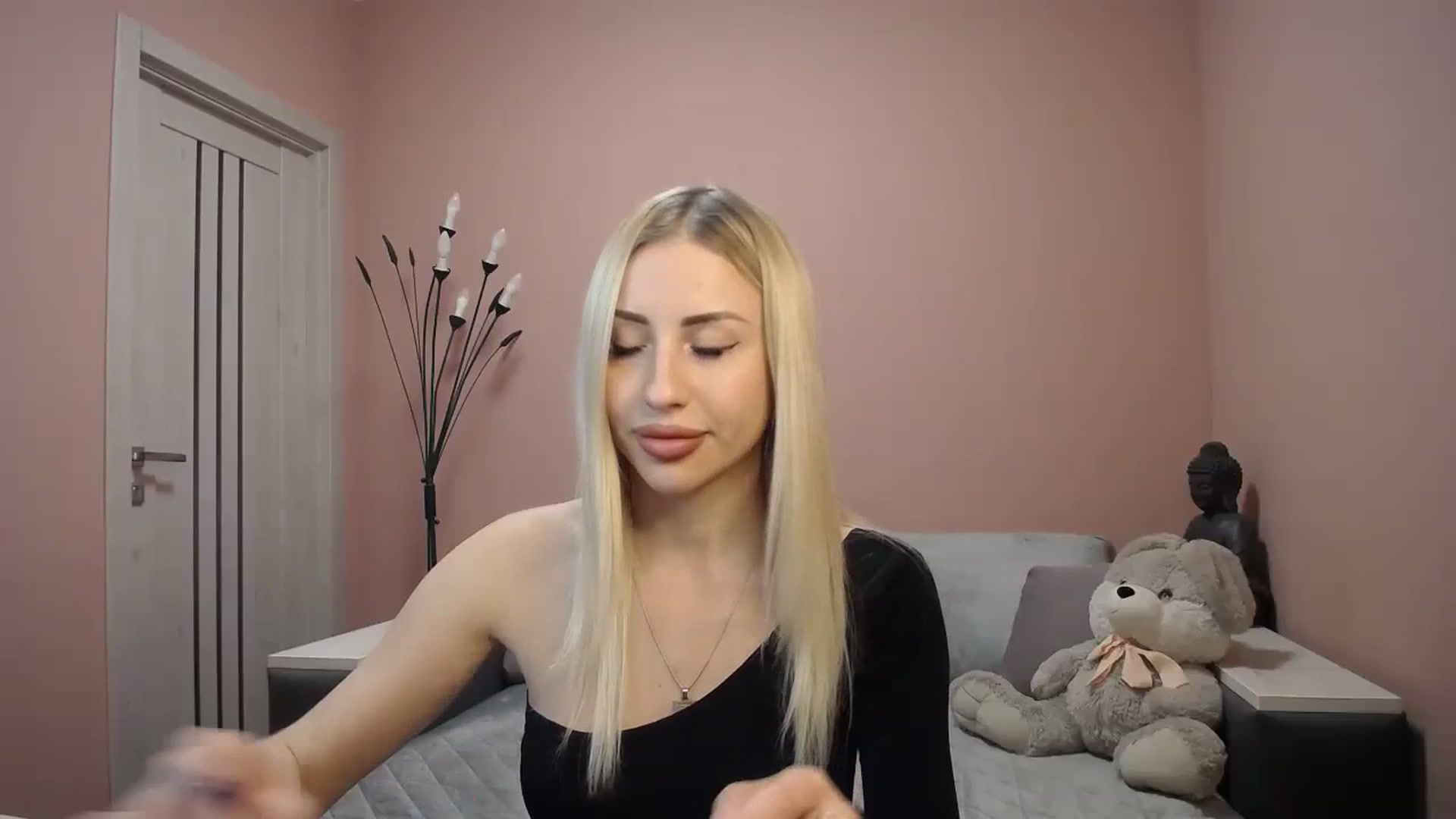 Gallery image thumbnail from KimKalash's myfreecams stream on, 12/15/2023, 12:16 image 2 of 20