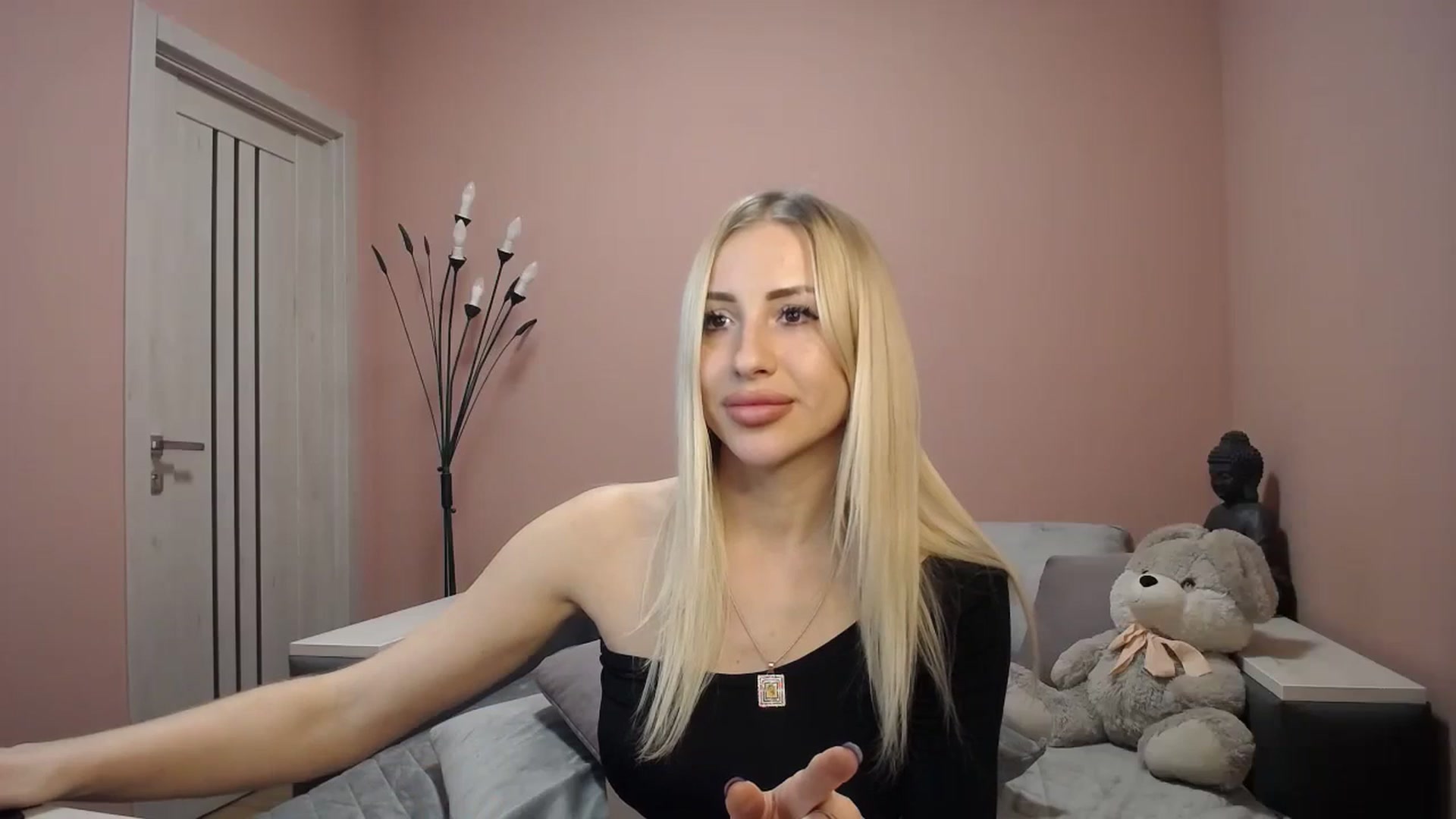 Gallery image thumbnail from KimKalash's myfreecams stream on, 12/15/2023, 13:57 image 18 of 20