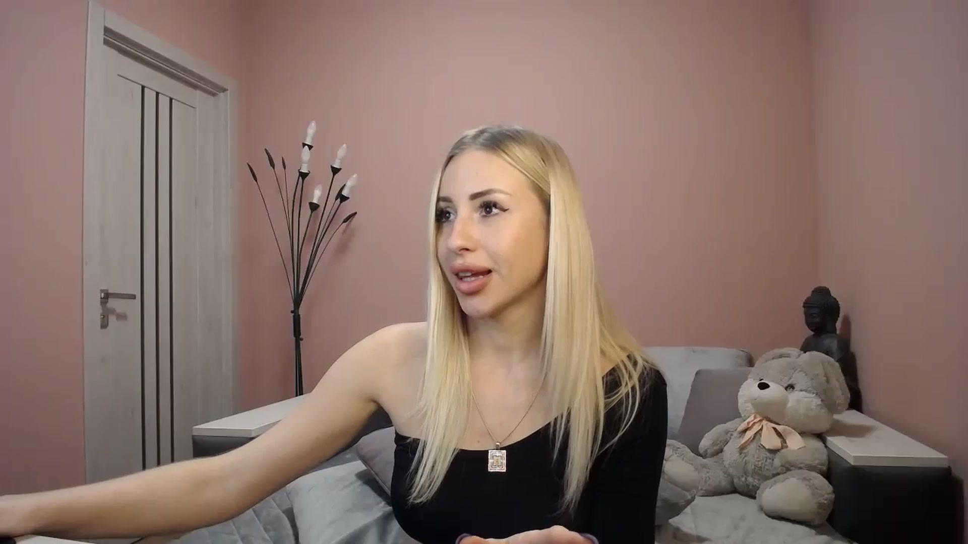 Gallery image thumbnail from KimKalash's myfreecams stream on, 12/15/2023, 13:57 image 19 of 20
