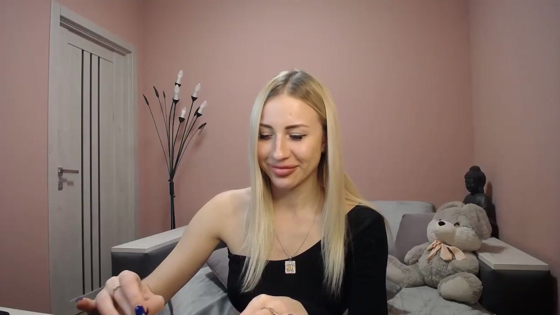 Gallery image thumbnail from KimKalash's myfreecams stream on, 12/15/2023, 13:57 image 17 of 20