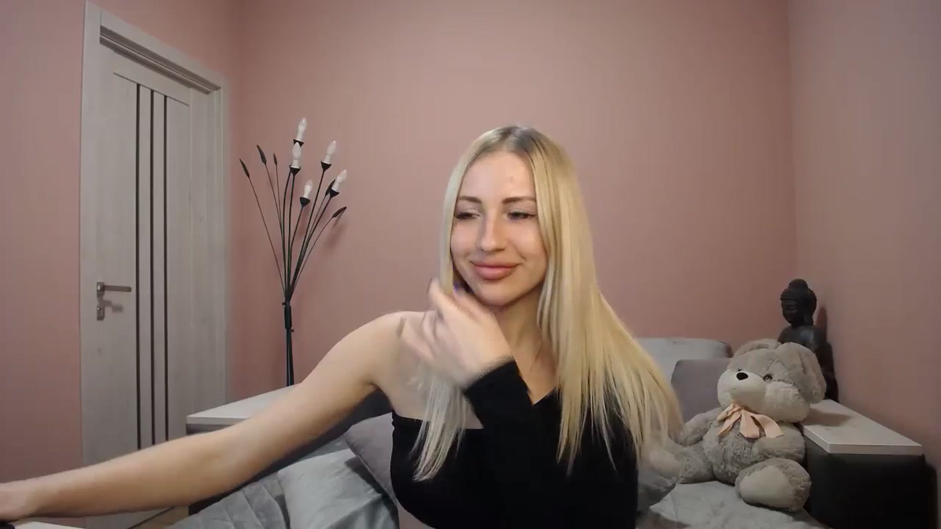 Gallery image thumbnail from KimKalash's myfreecams stream on, 12/15/2023, 13:57 image 14 of 20