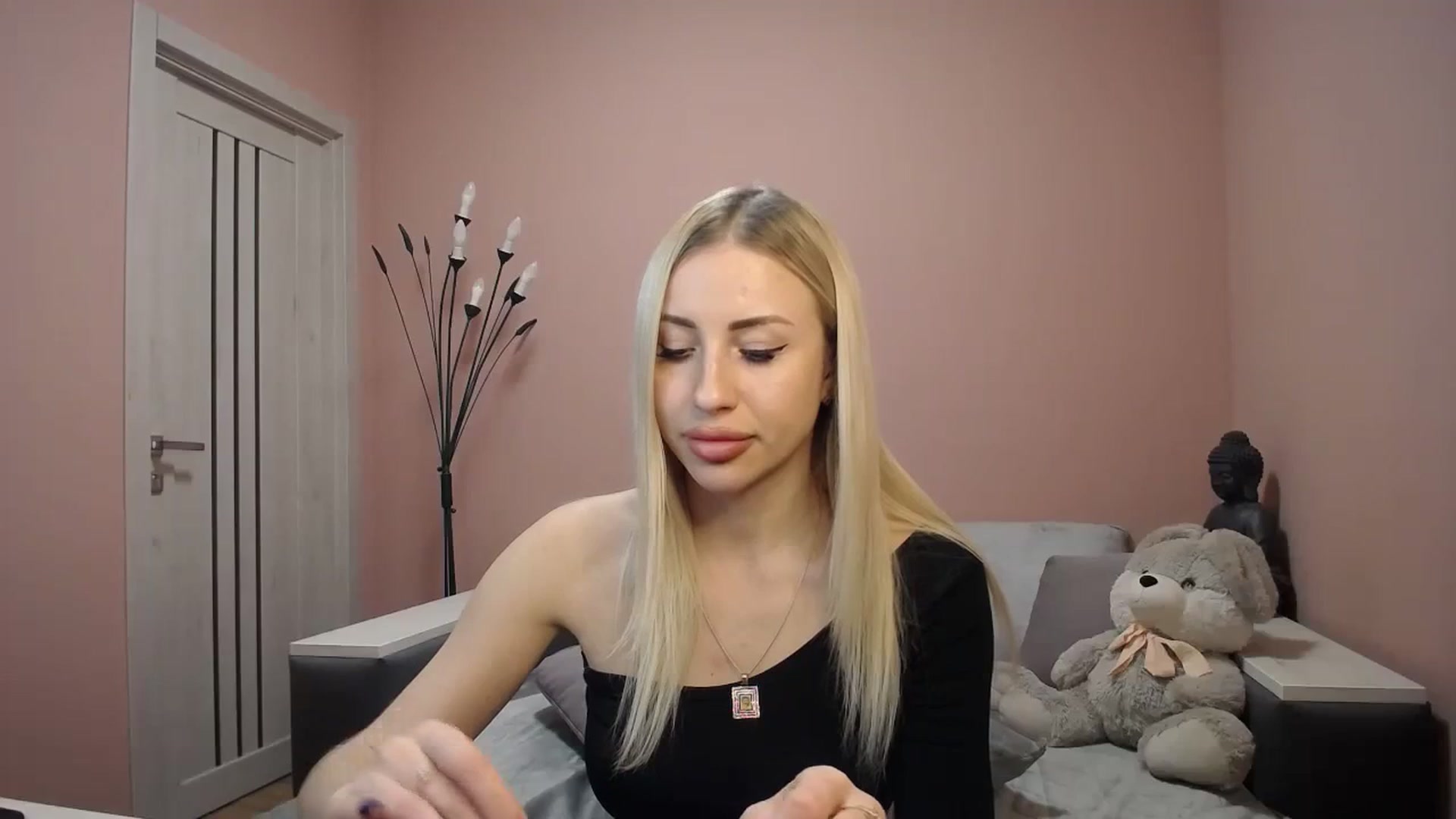 Gallery image thumbnail from KimKalash's myfreecams stream on, 12/15/2023, 13:57 image 16 of 20