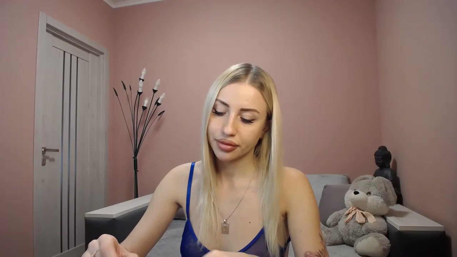Gallery image thumbnail from KimKalash's myfreecams stream on, 12/16/2023, 10:08 image 6 of 20