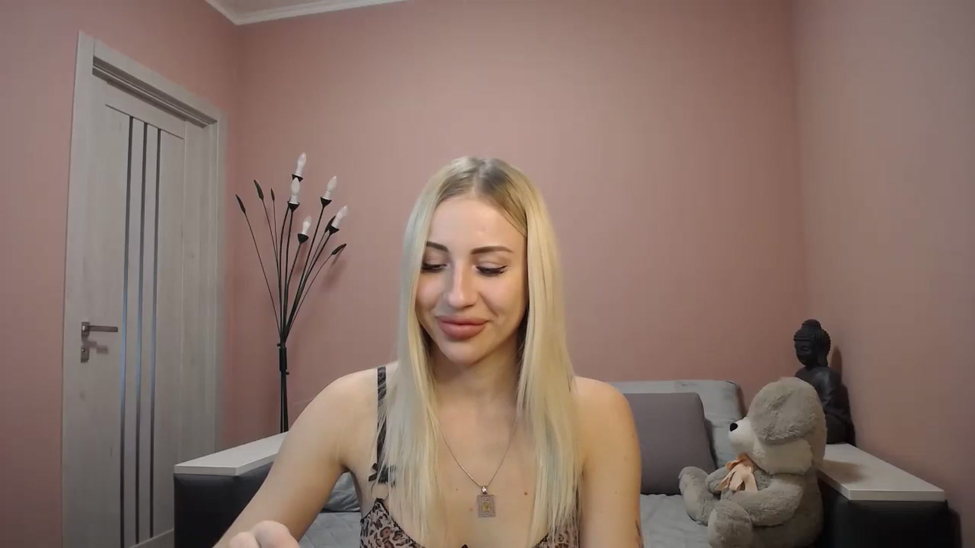 Gallery image thumbnail from KimKalash's myfreecams stream on, 12/17/2023, 13:07 image 2 of 20