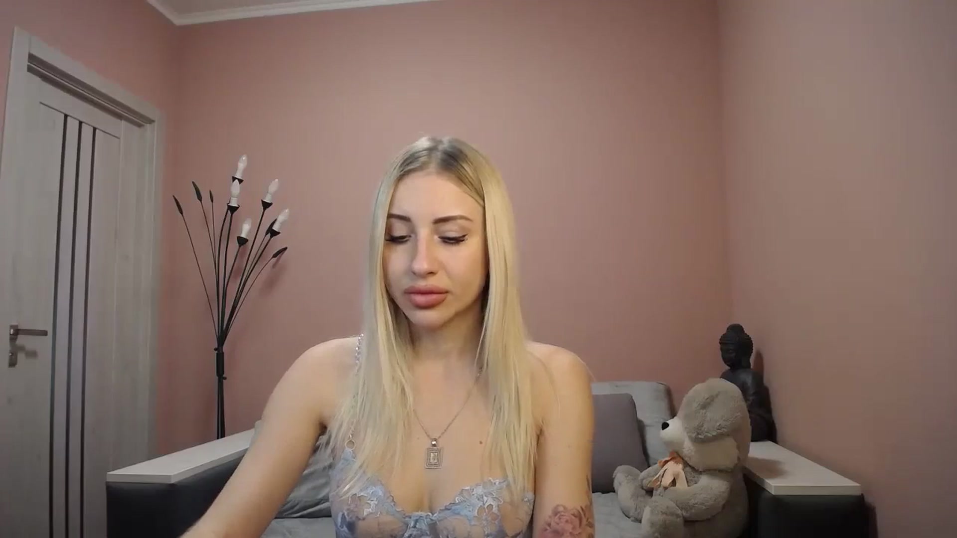 Gallery image thumbnail from KimKalash's myfreecams stream on, 12/17/2023, 13:07 image 4 of 20