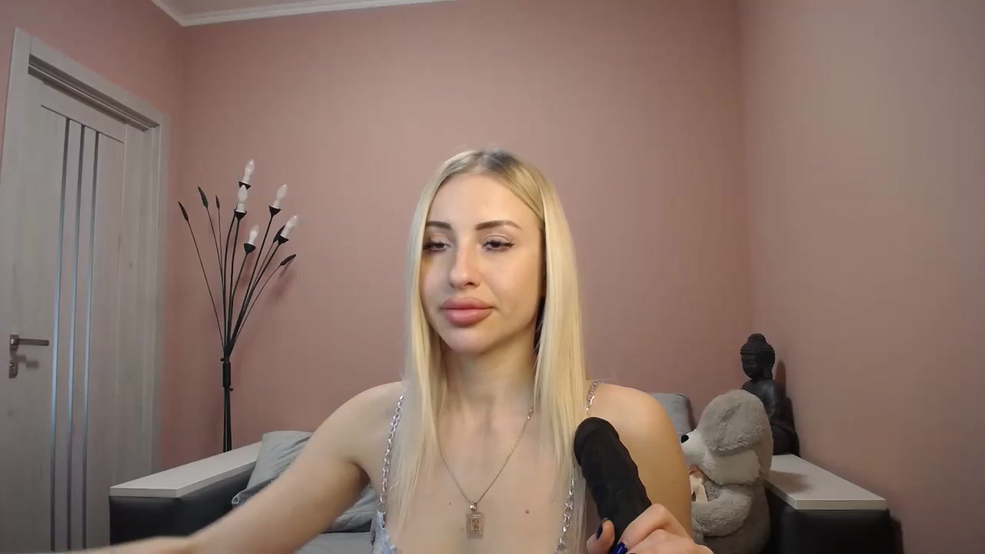 Gallery image thumbnail from KimKalash's myfreecams stream on, 12/17/2023, 13:07 image 9 of 20